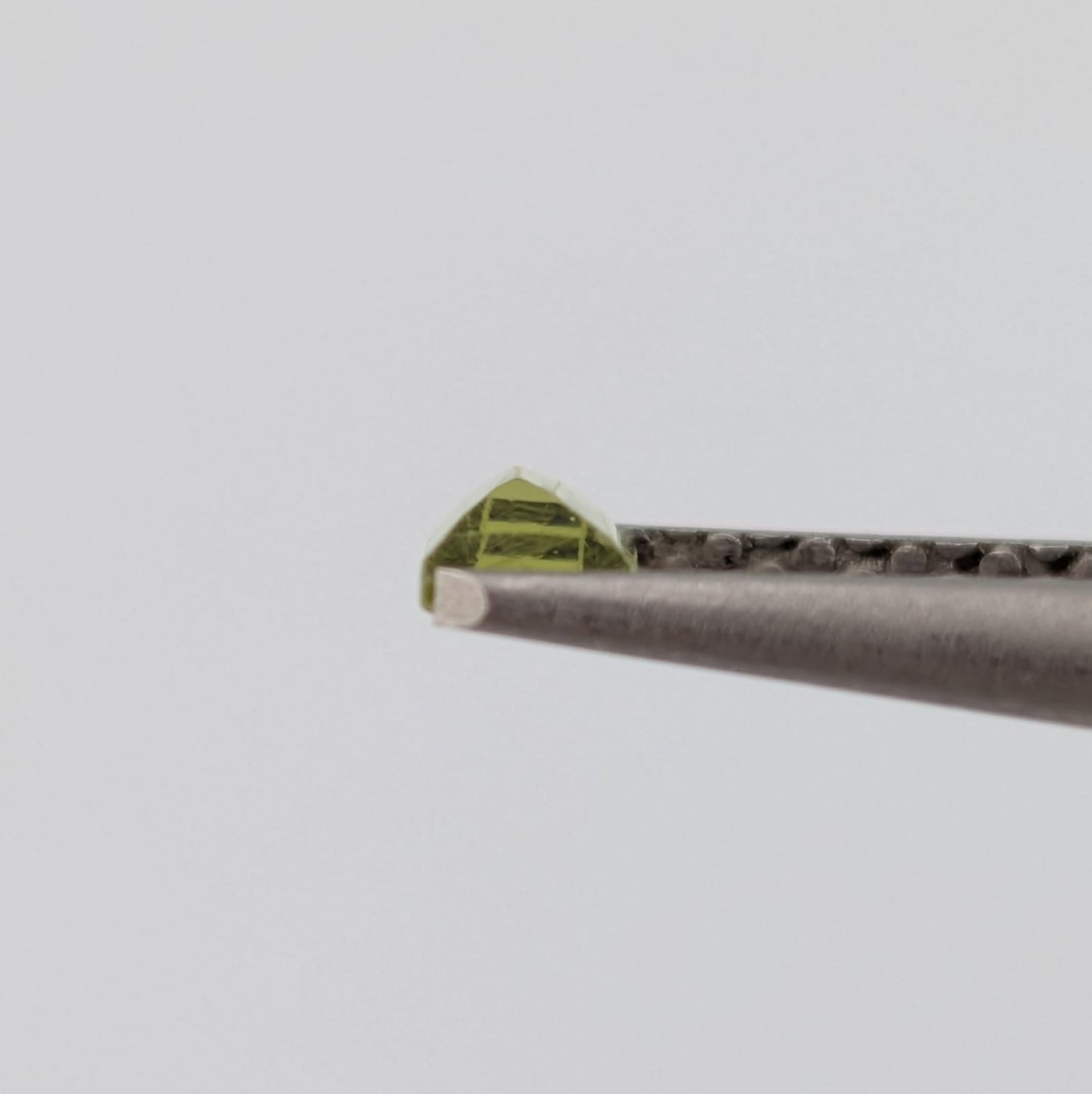 Peridoto Rectangular Baguette 3 x 6 mm