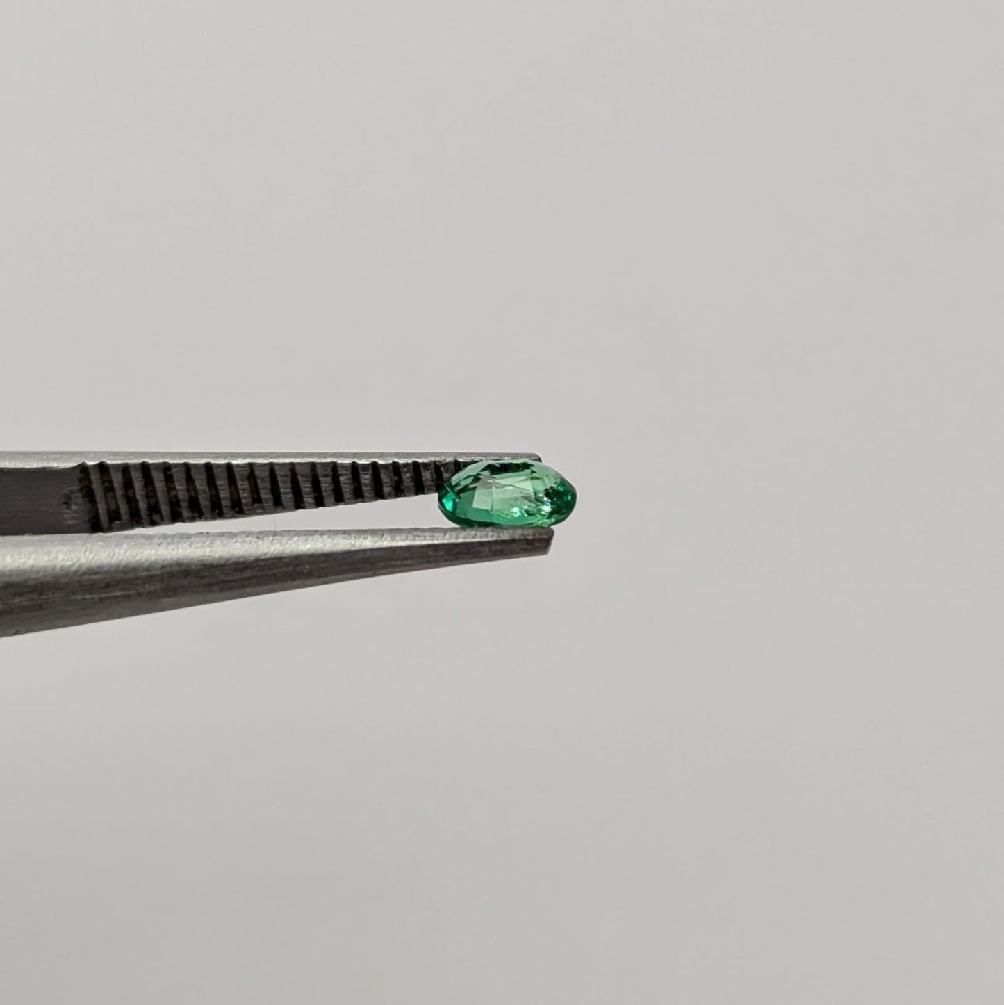 Esmeralda Facetado Ovalado 4 mm x 3 mm