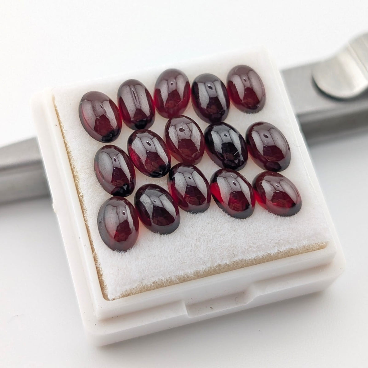 Granate Cabuchon Ovalado 4 mm x 6 mm