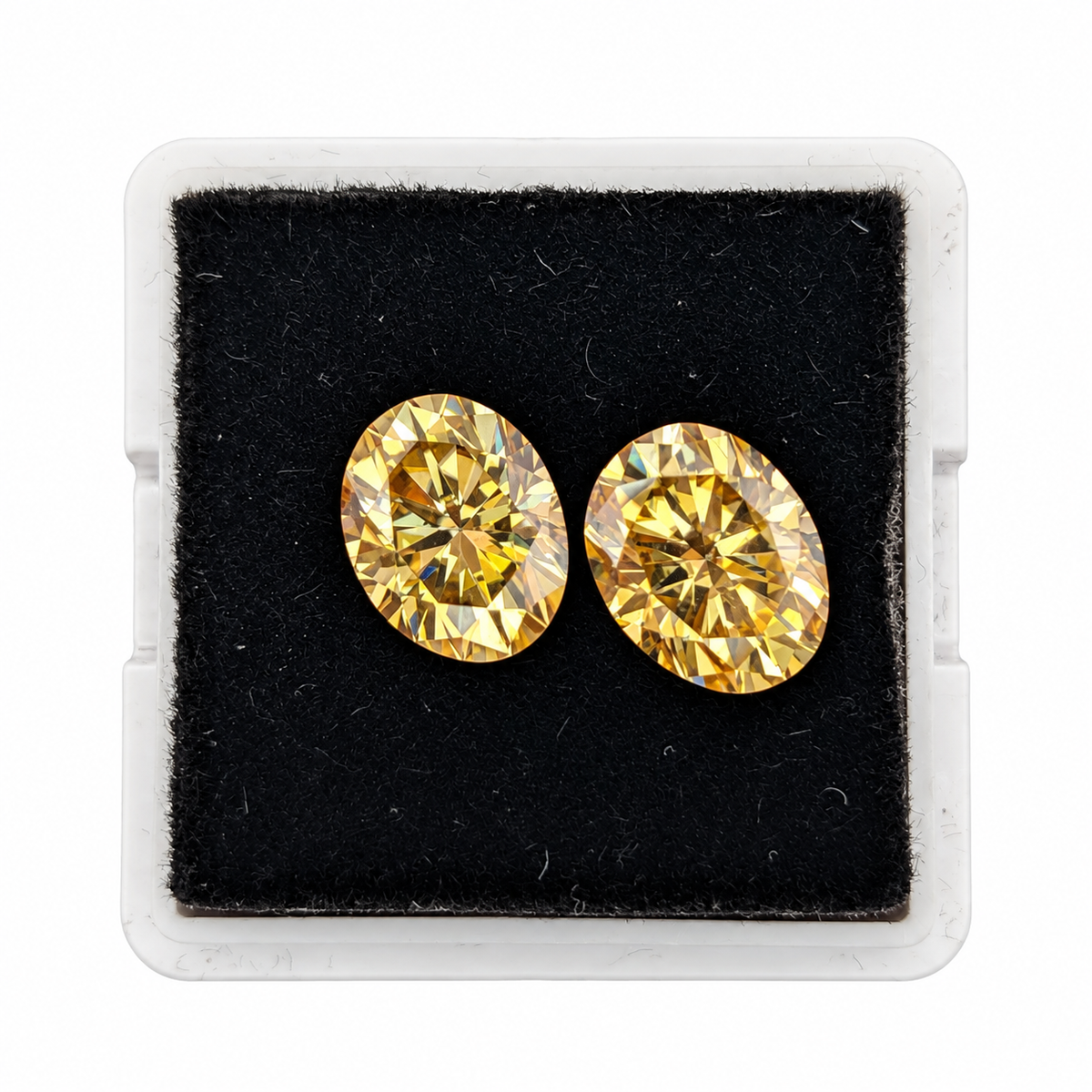 Moissanita Dorado Facetada Ovalada 9 x 7 mm