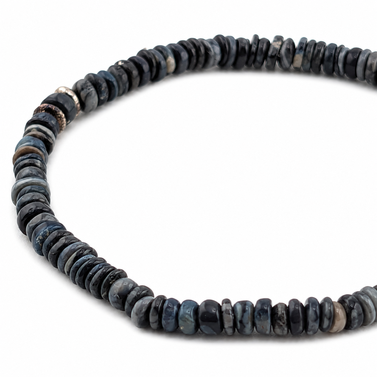 Pulsera elástica de ópalo negro australiano 17 ct