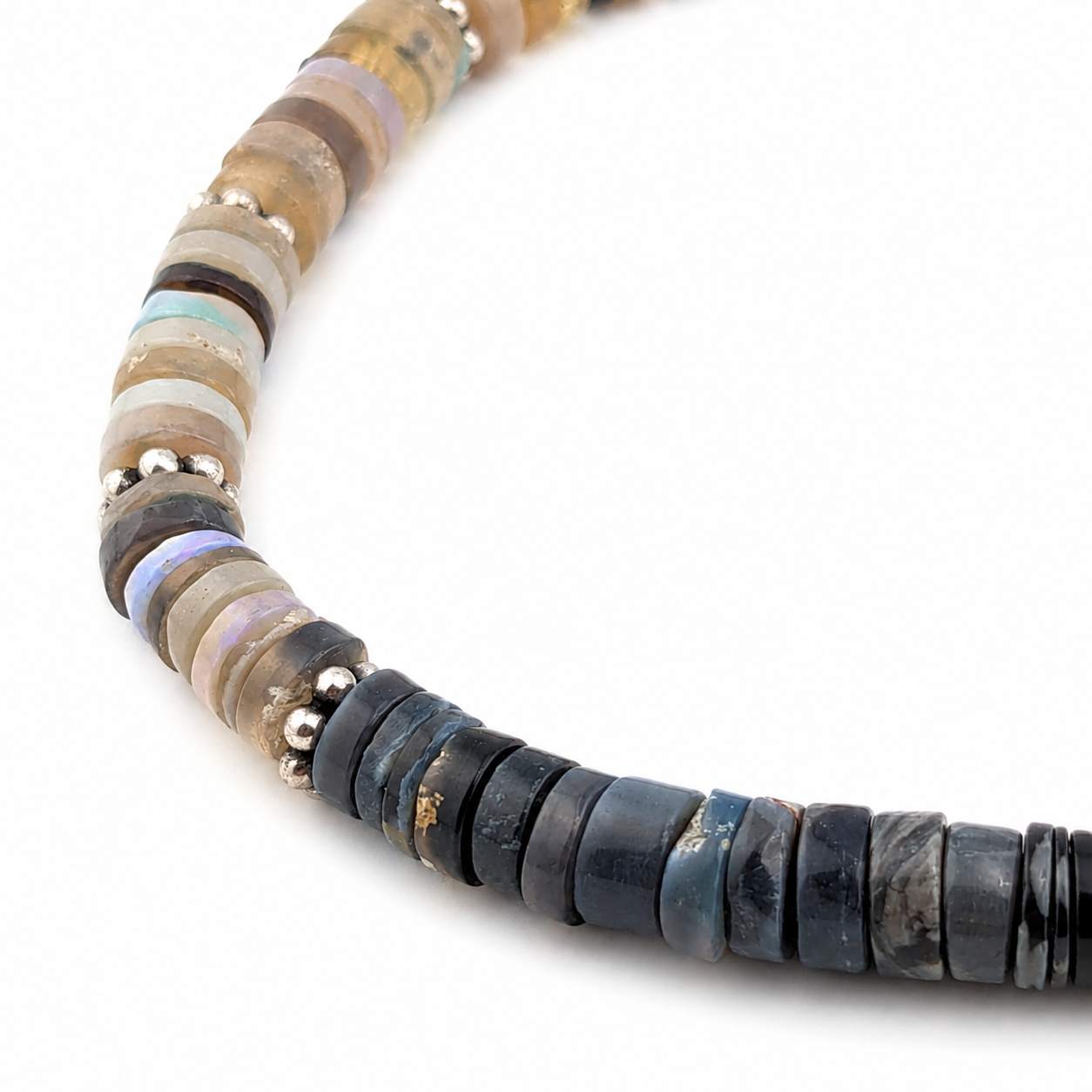 Pulsera elástica de ópalo negro australiano 43ct