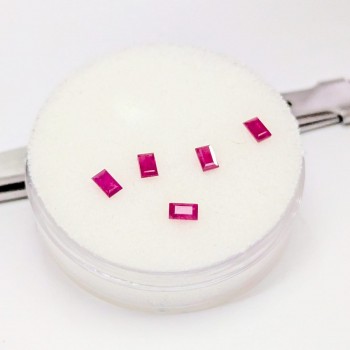 Rubí Aprox 4.3x2.7 mm