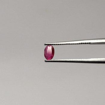 Espinela Roja 4.5 x 3 MM