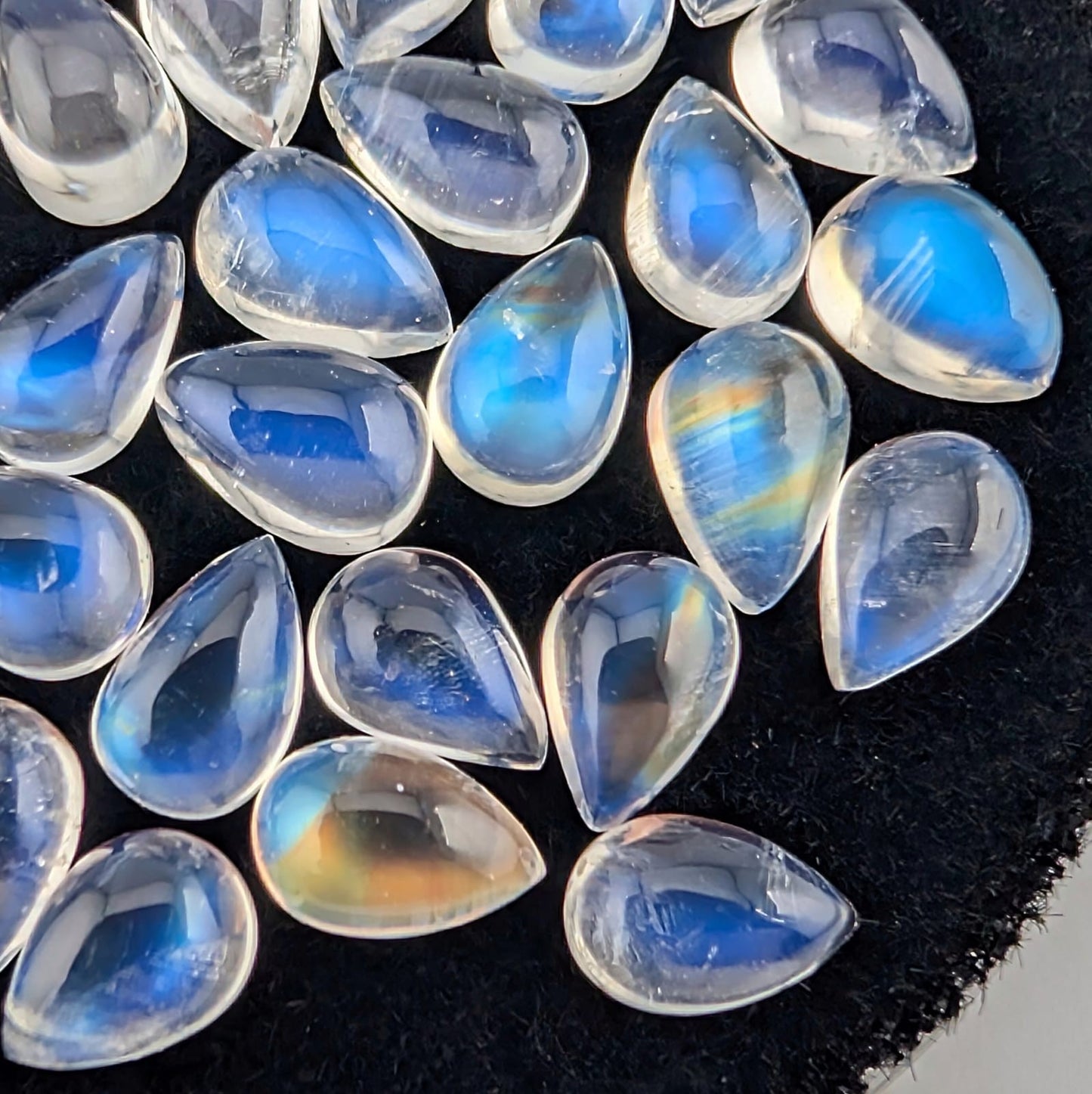 Piedra Luna Arcoiris Cabuchon Gota 4 mm x 6 mm