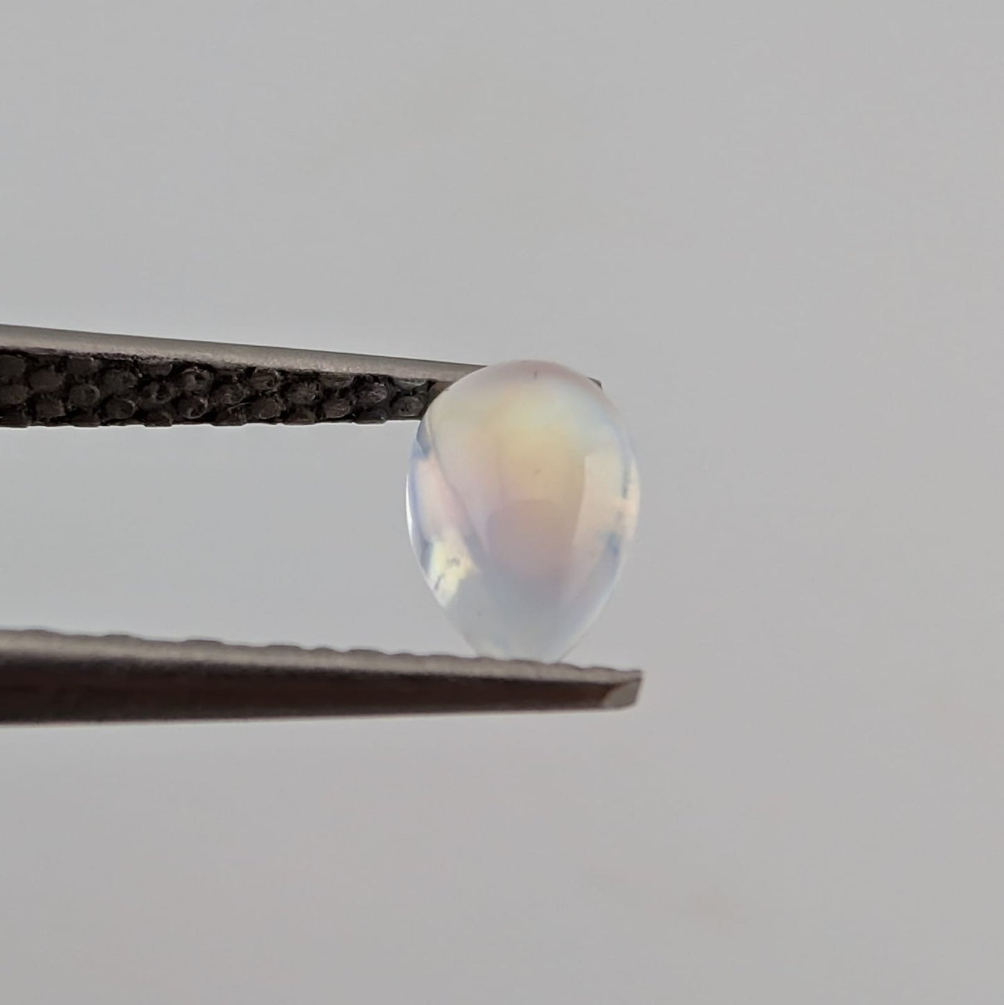 Piedra Luna Arcoiris Cabuchon Gota 4 mm x 6 mm