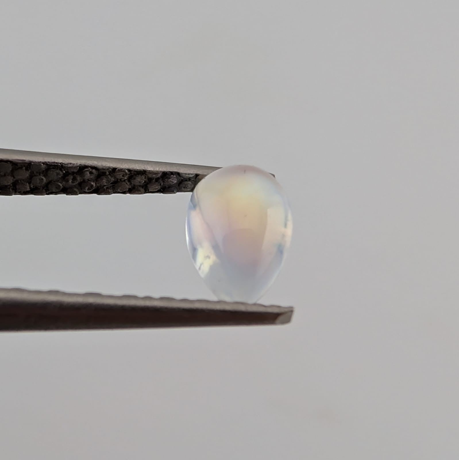 Piedra Luna Arcoiris Cabuchon Gota 4 mm x 6 mm