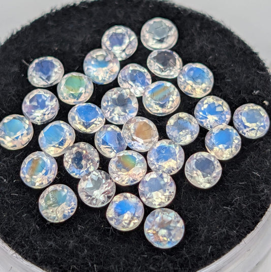 Piedra Luna Arcoiris Facetado Redondo 3 mm