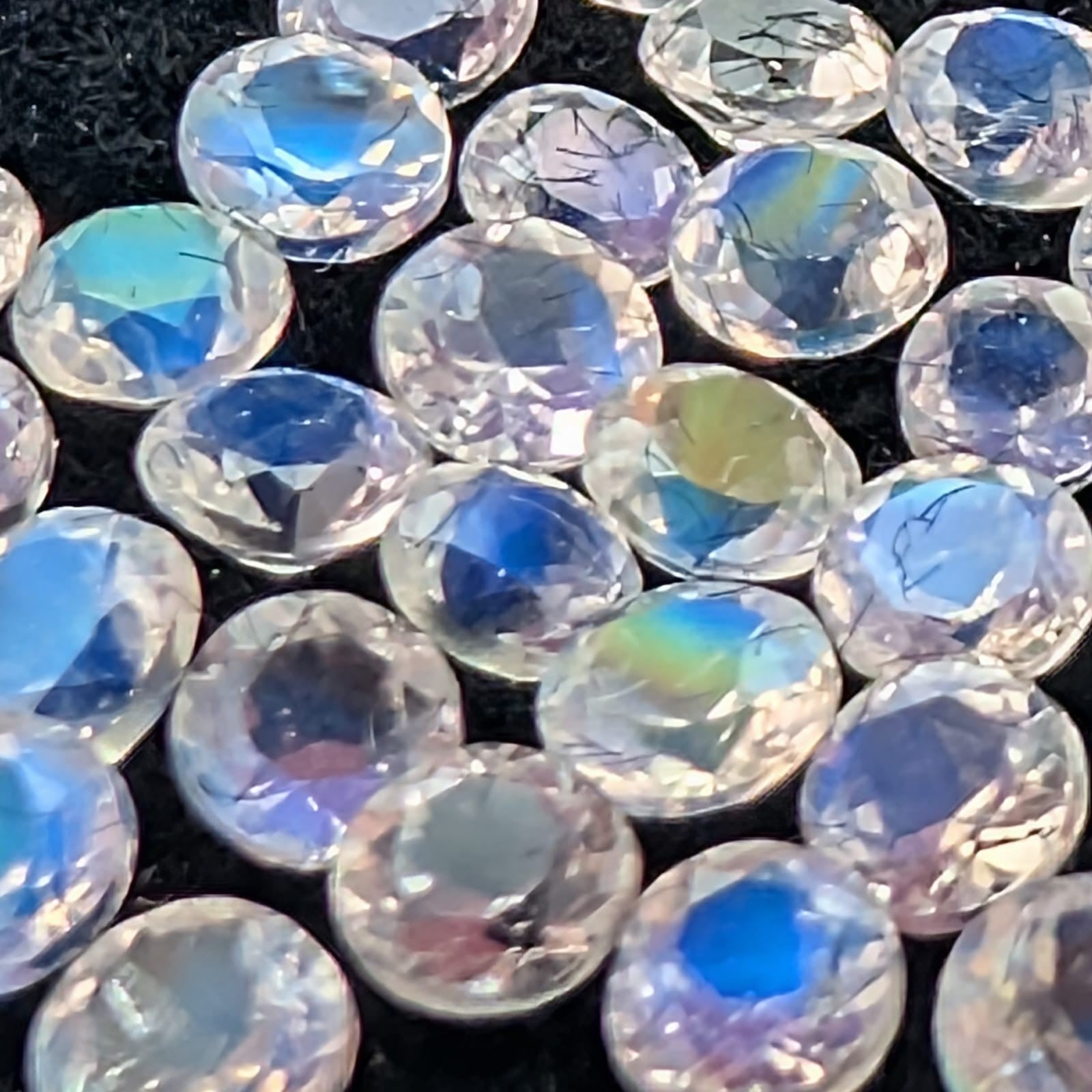 Piedra Luna Arcoiris Facetado Redondo 3 mm