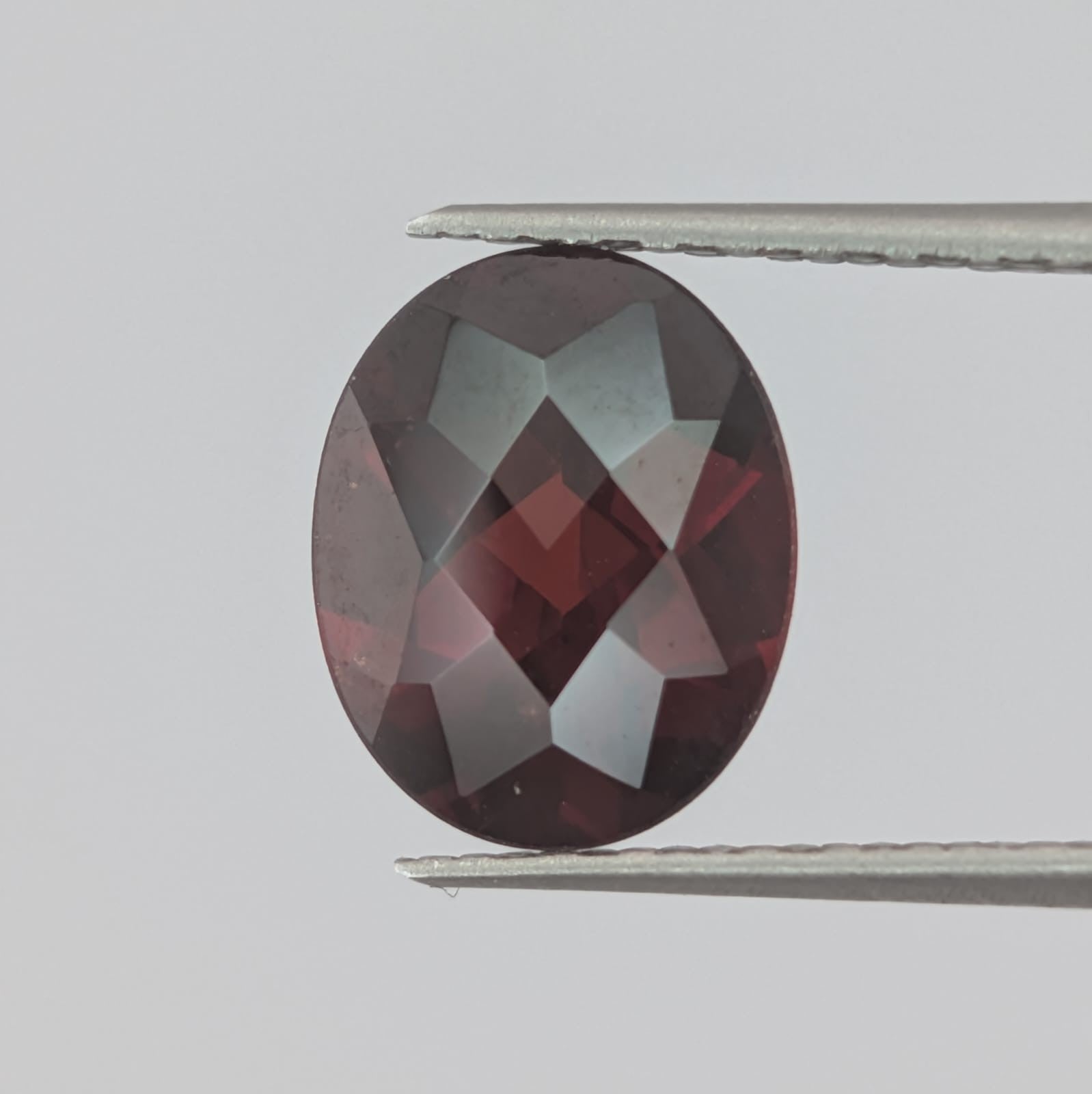 Granate Ovalado Facetado 10 x 8 mm