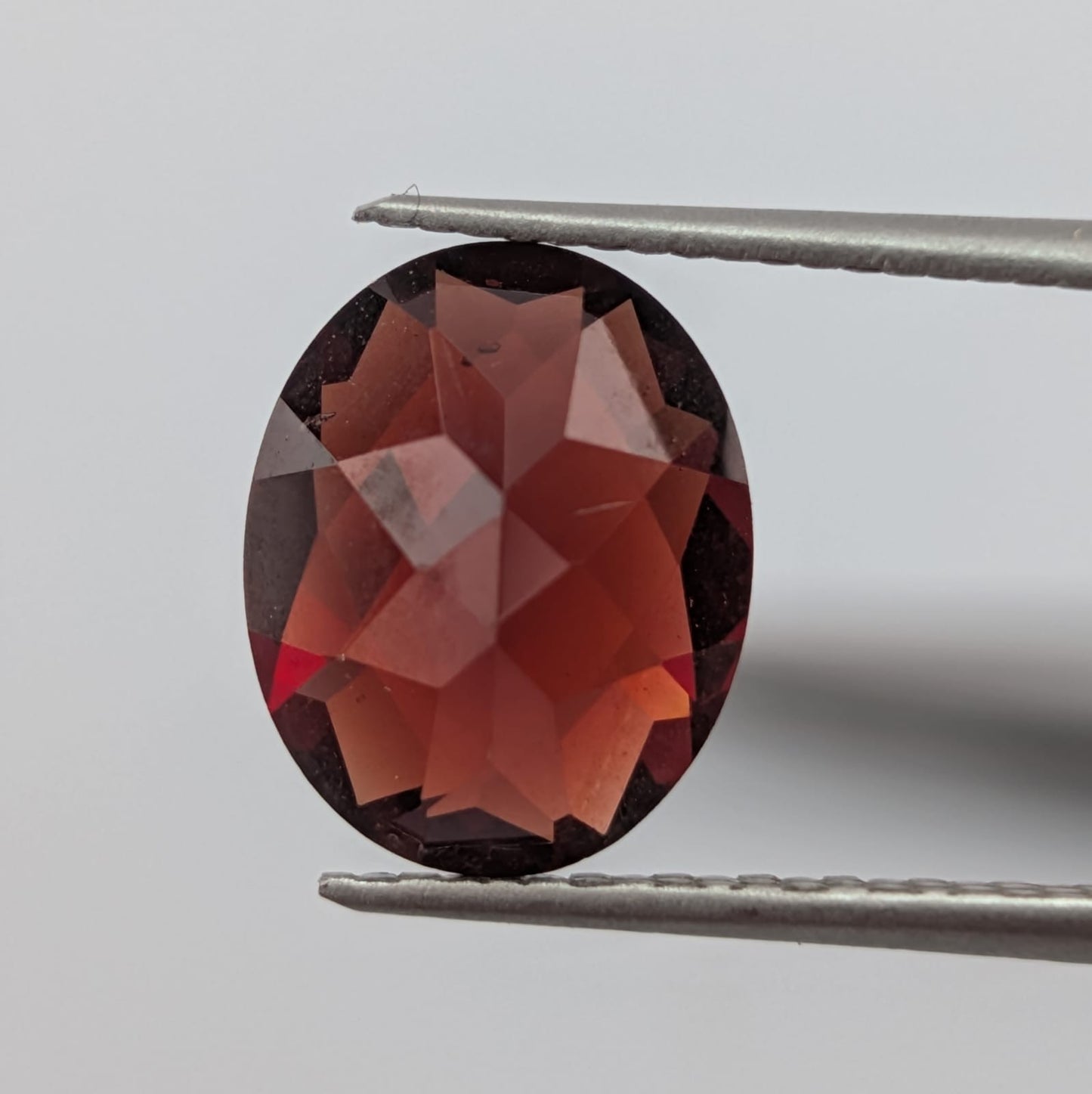 Granate Ovalado Facetado 10 x 8 mm