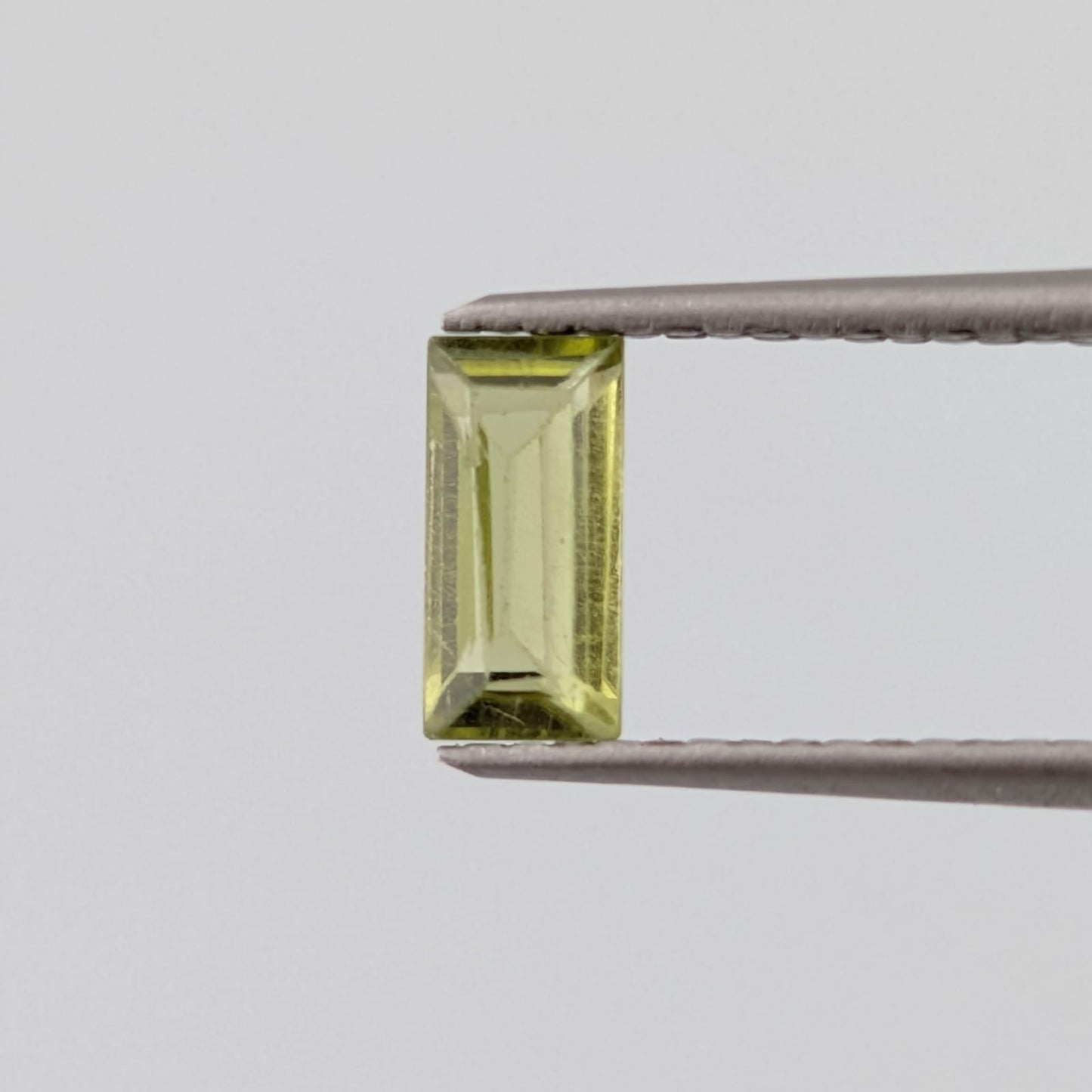 Peridoto Rectangular Baguette 3 x 6 mm