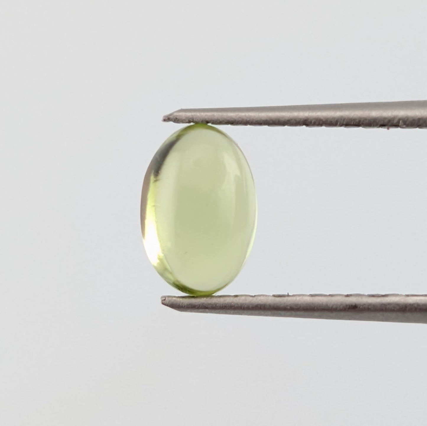 Peridoto Verde Cabujón Ovalado 4 mm x 6 mm