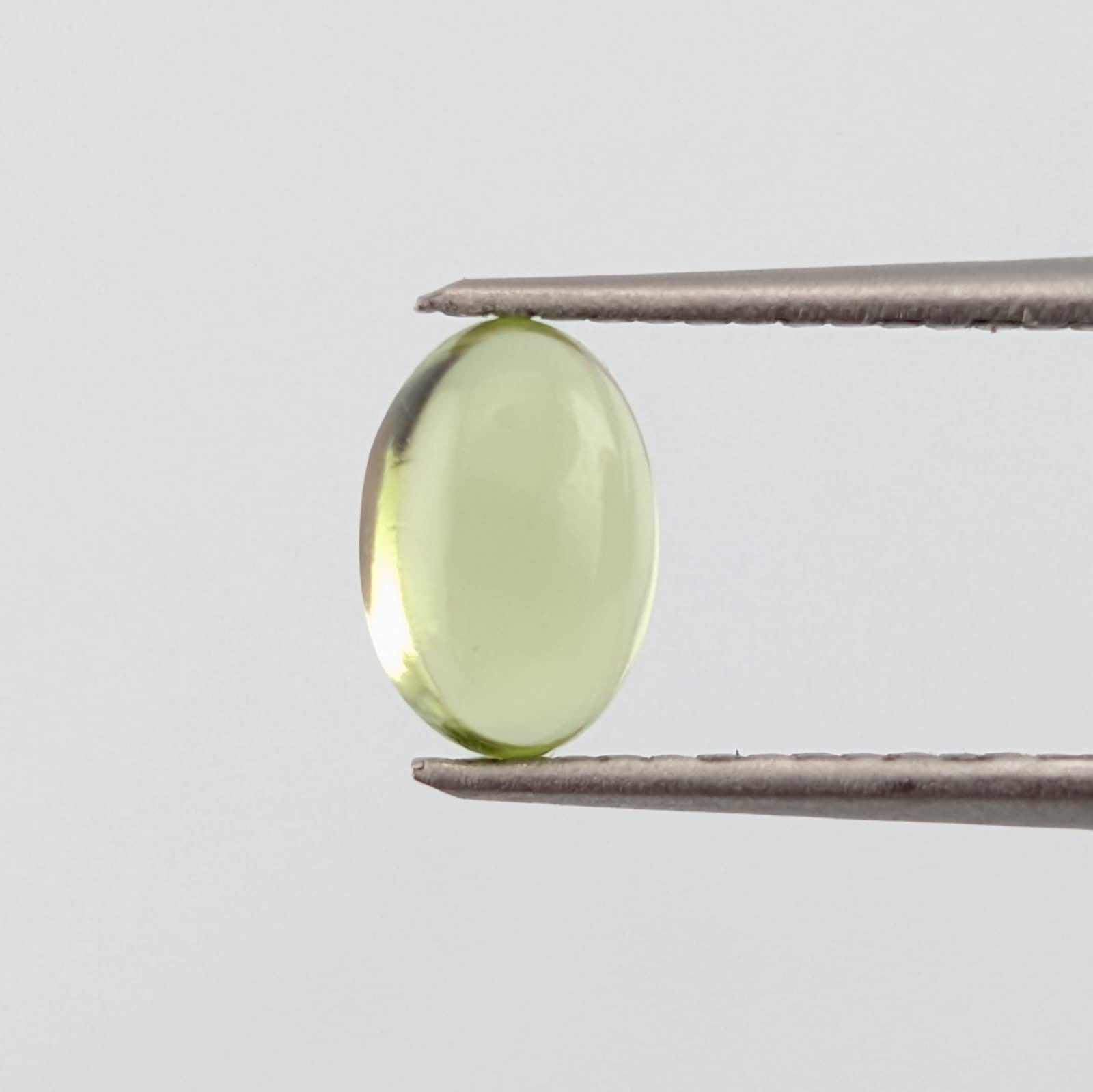 Peridoto Verde Cabujón Ovalado 4 mm x 6 mm