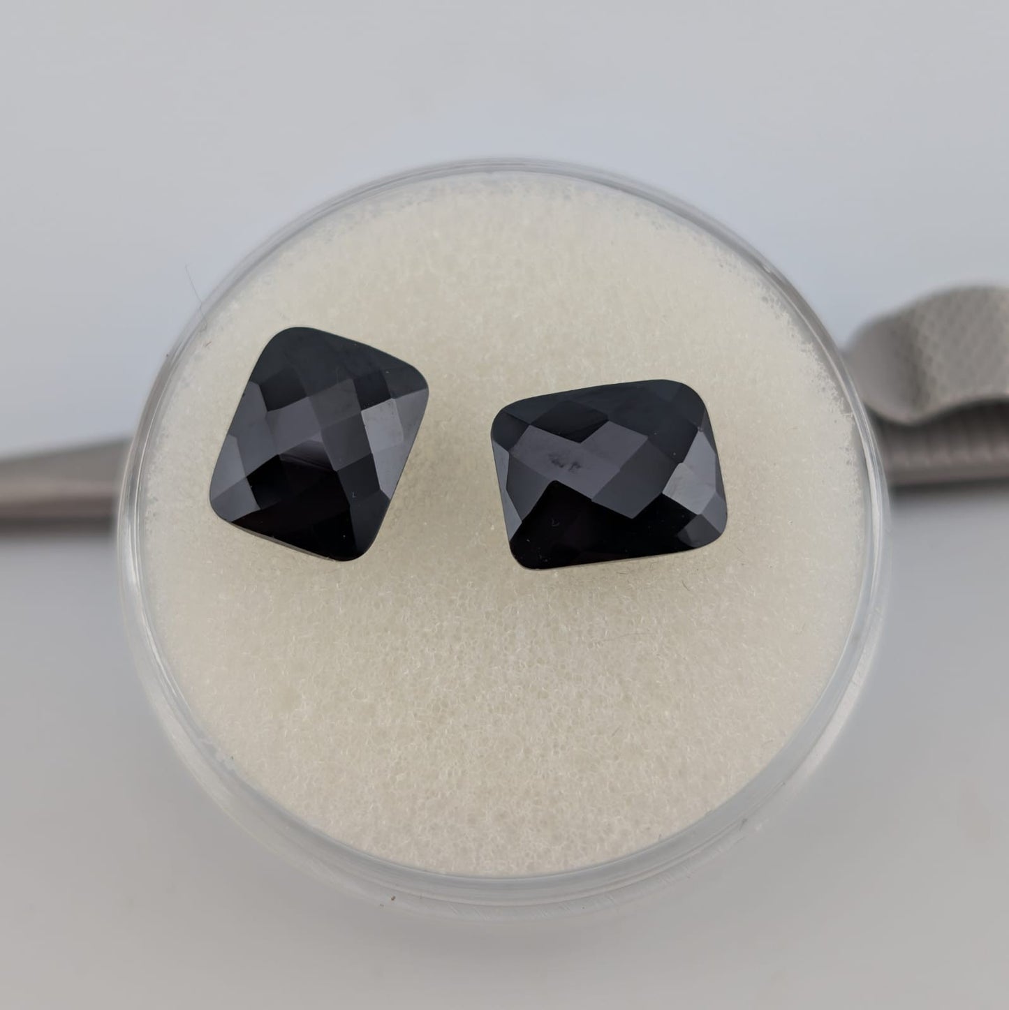 Espinela Negra Facetado Rectángular 8 mm x 10 mm
