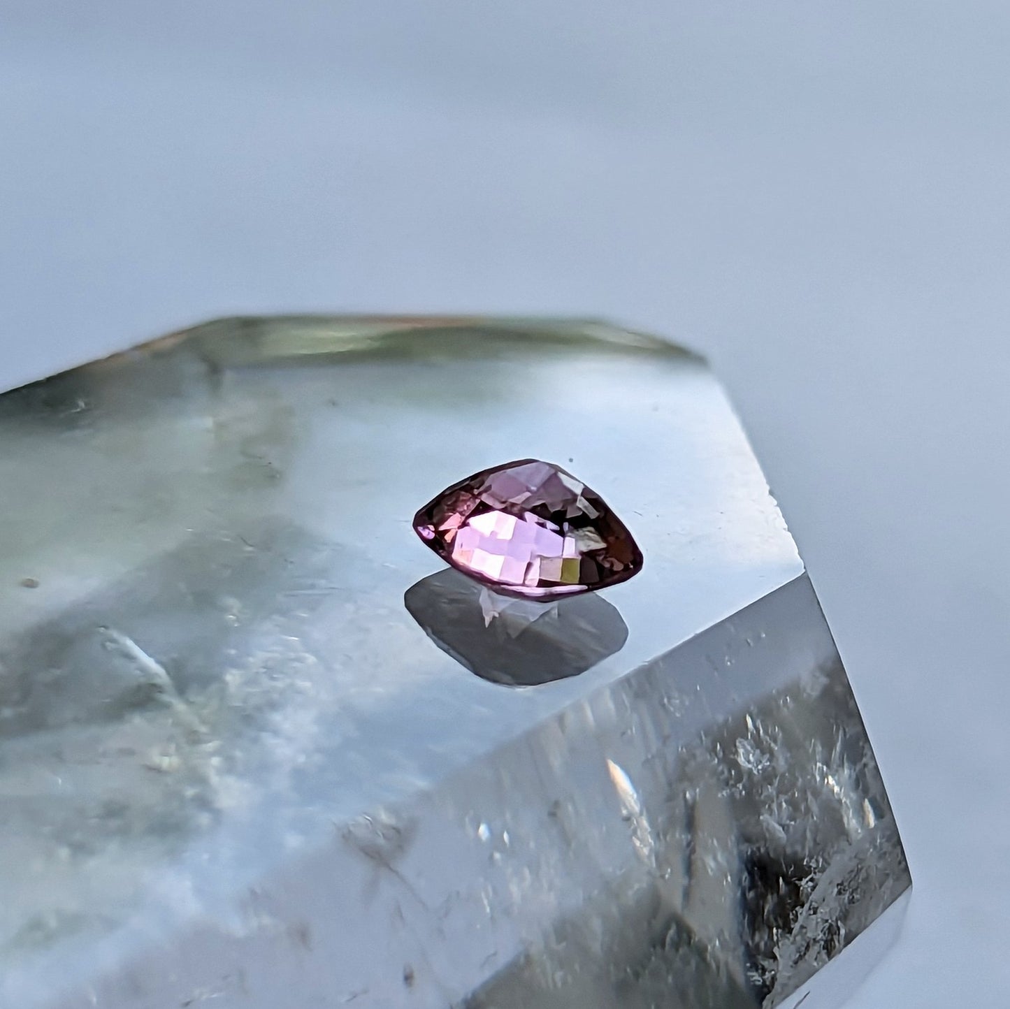 Espinela morada 5.88 x 5.36 mm