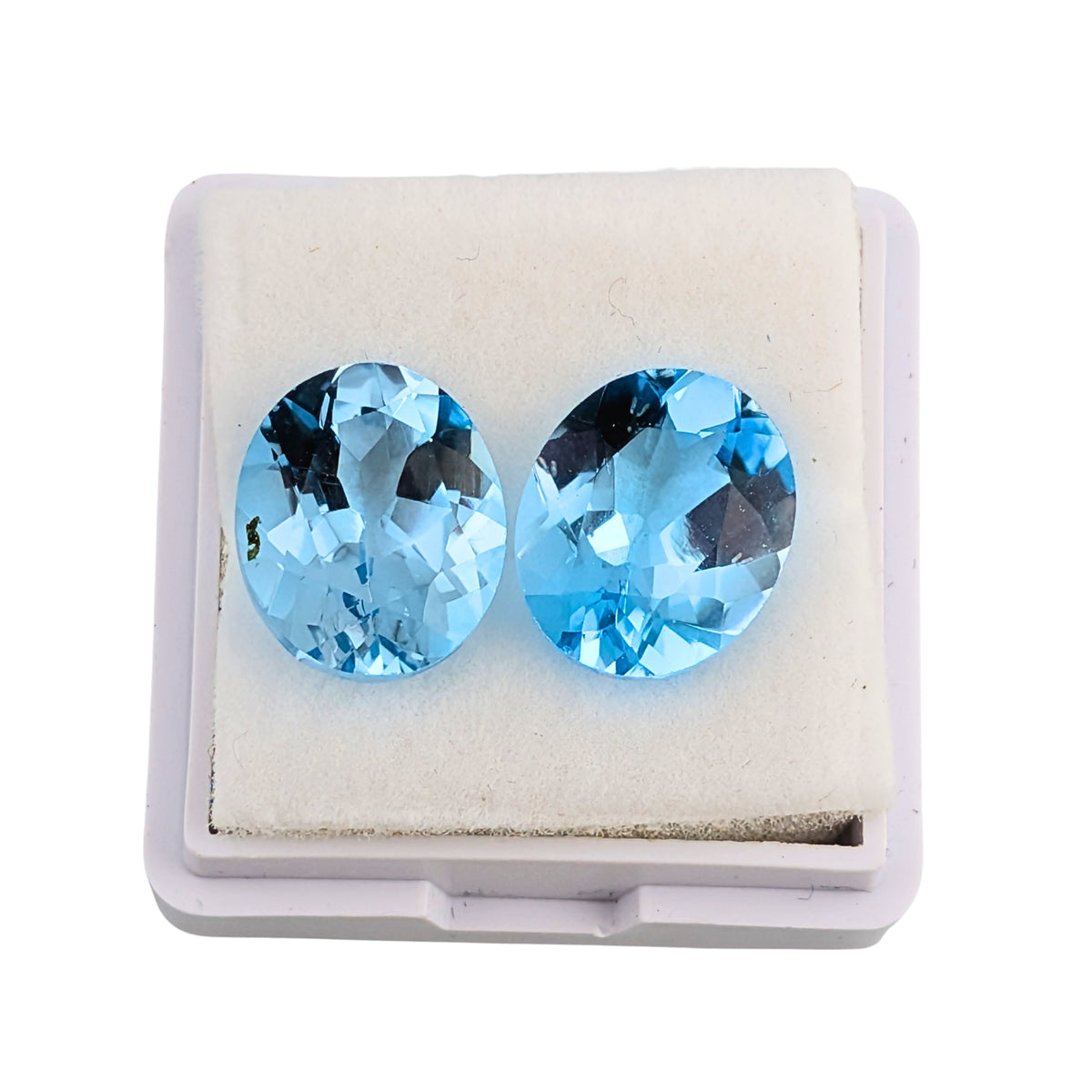 Topacio Swiss Blue Facetado Ovalado 12 x 10 mm