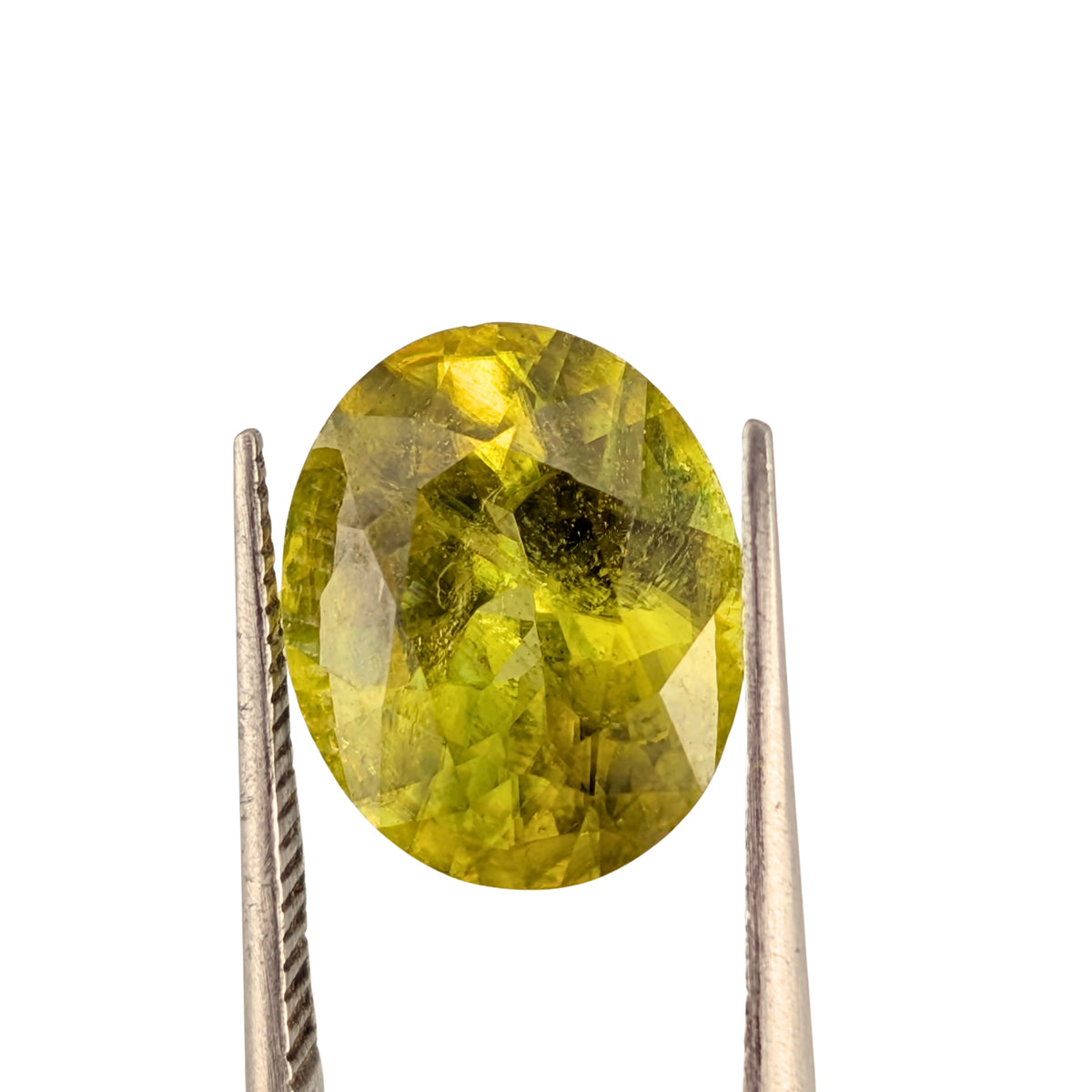 Esfena Verde Facetado Ovalado 11.54 x 10 mm