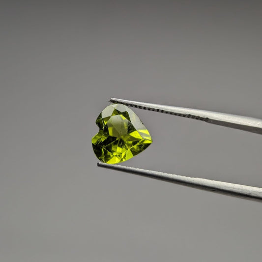 Peridoto Facetado Corazón 7 mm