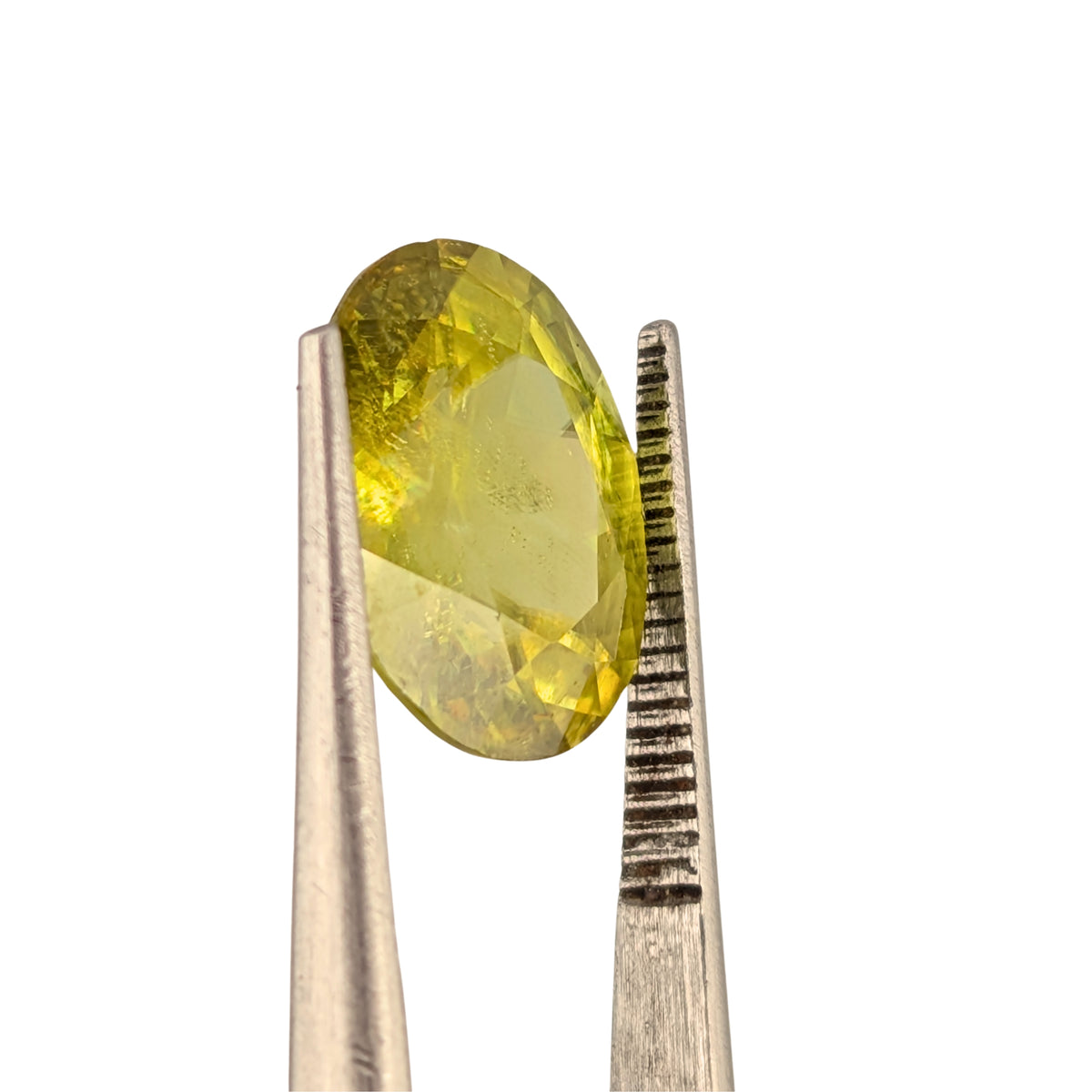 Esfena Verde Facetado Ovalado 11.54 x 10 mm