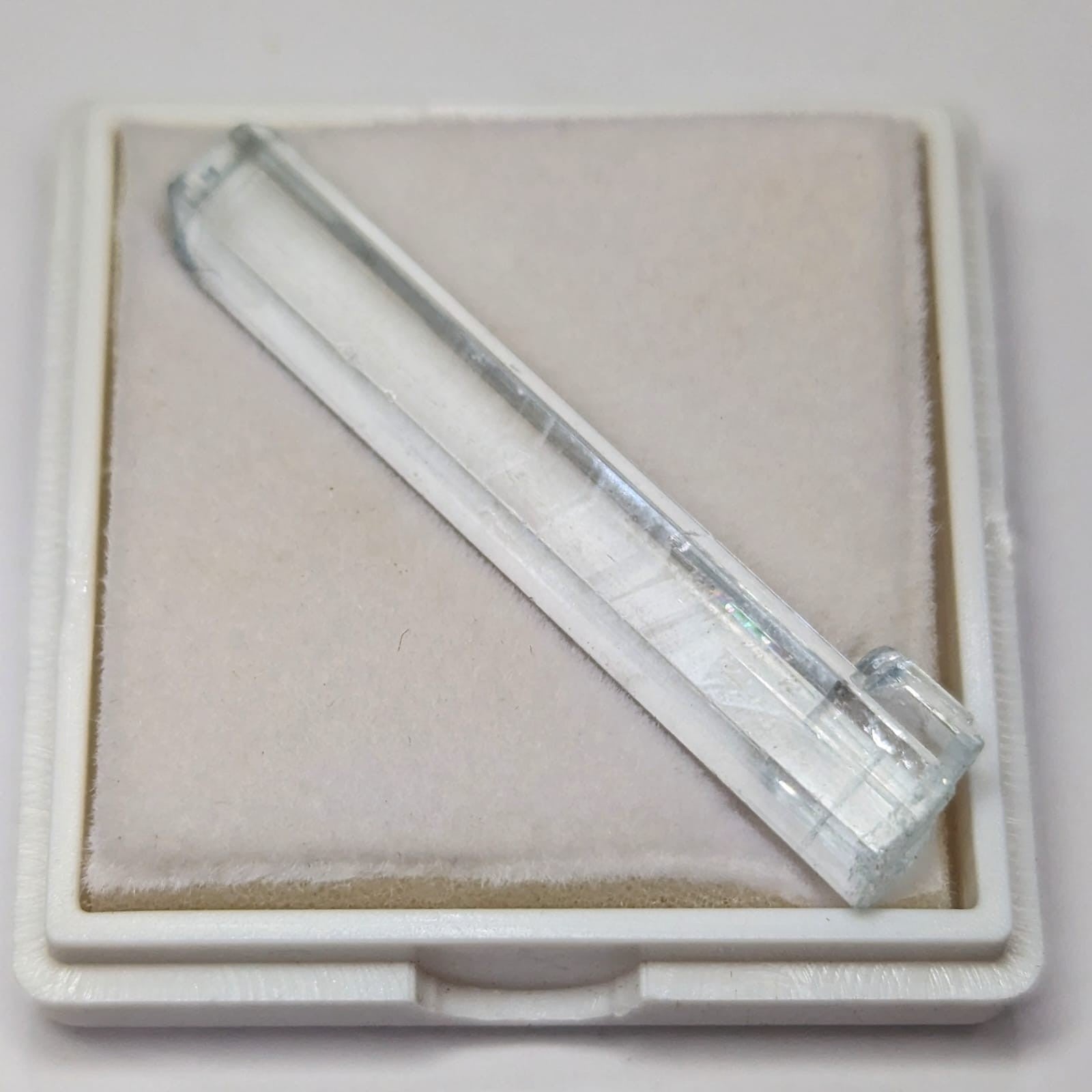 Aguamarina En bruto Natural 4 cm x 0.7 cm