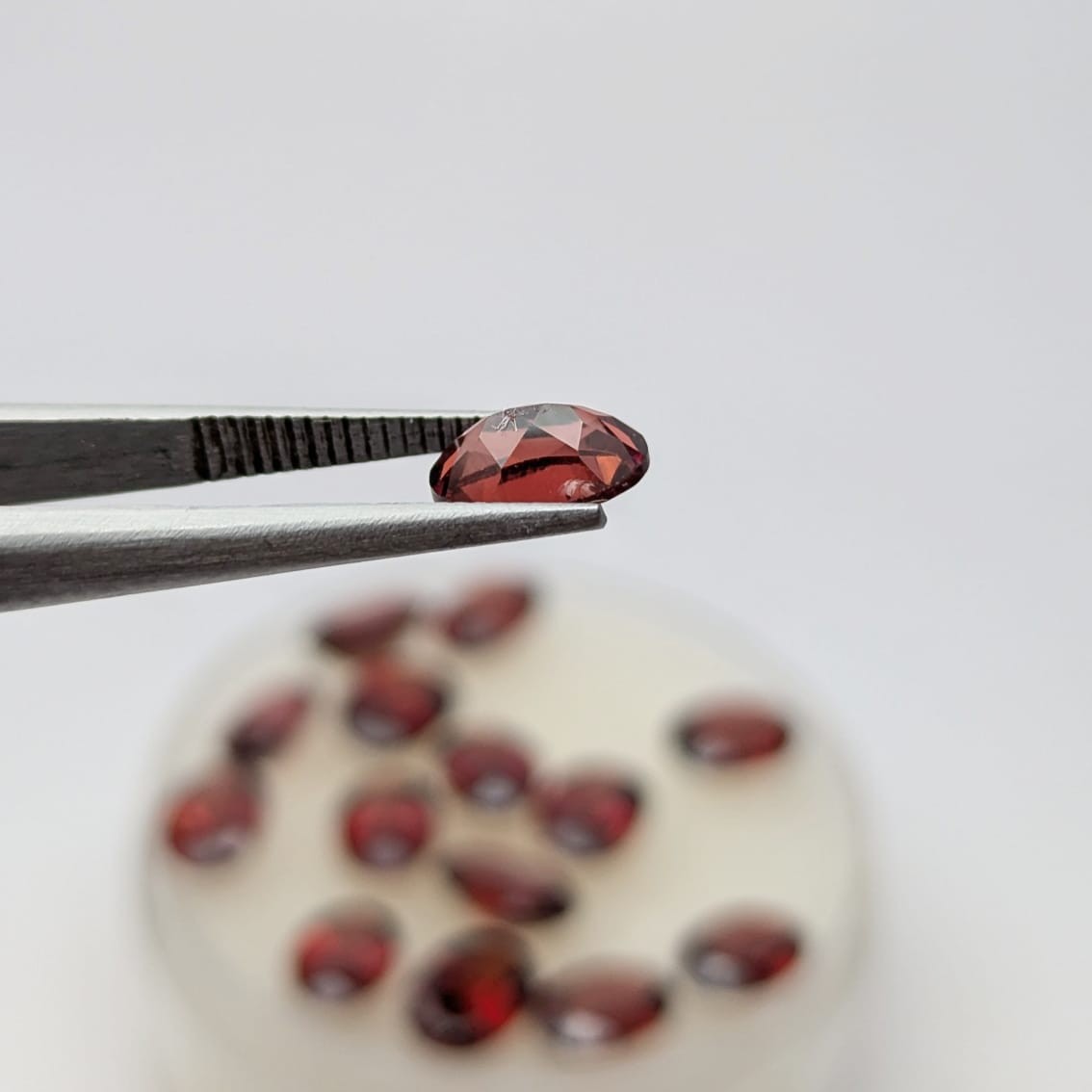 Granate Facetado Ovalado 5 mm x 7 mm