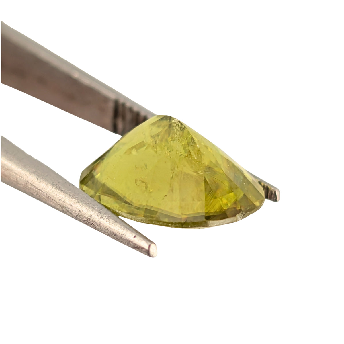 Esfena Verde Facetado Ovalado 11.54 x 10 mm