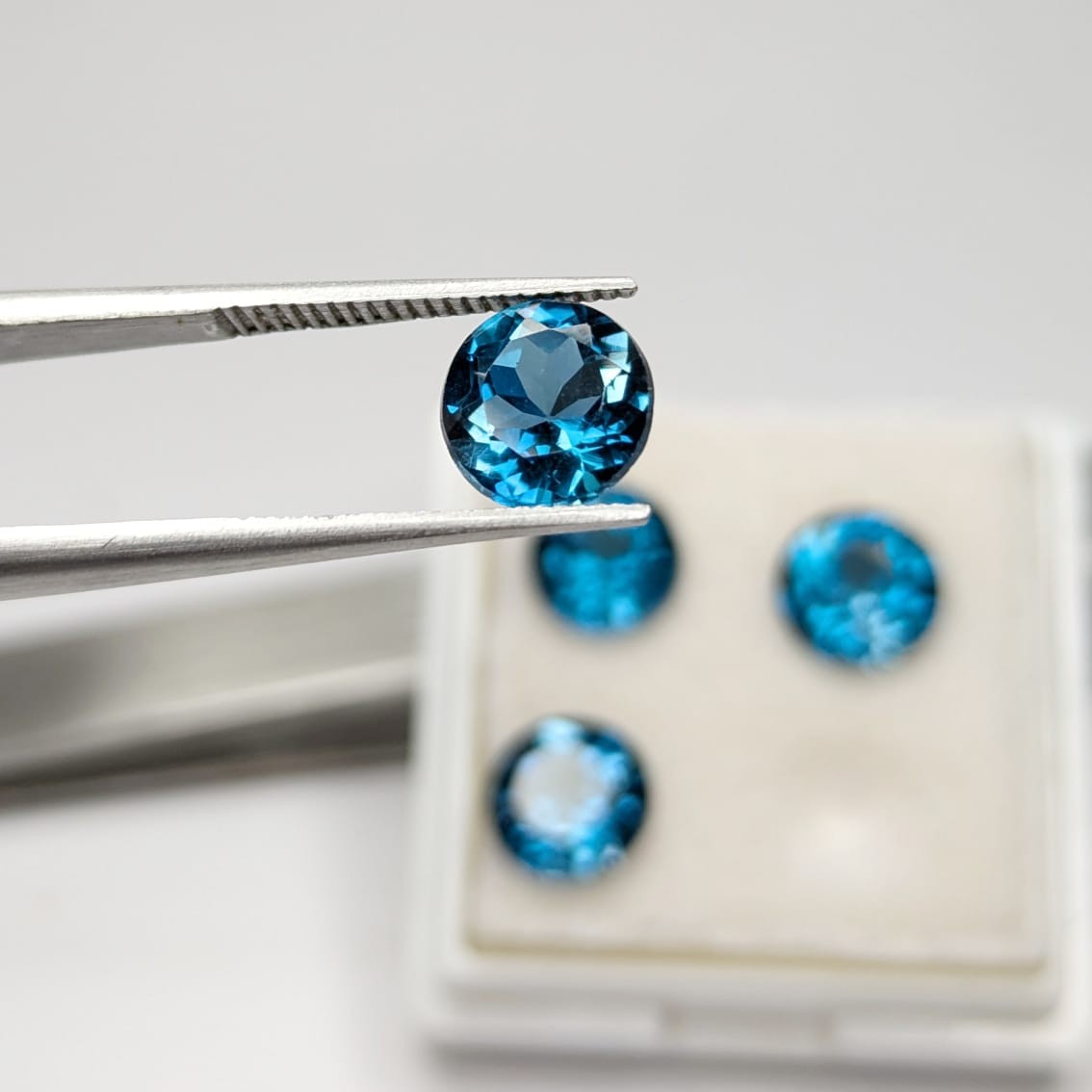 Topacio Azul London Facetado Redondo 7 mm
