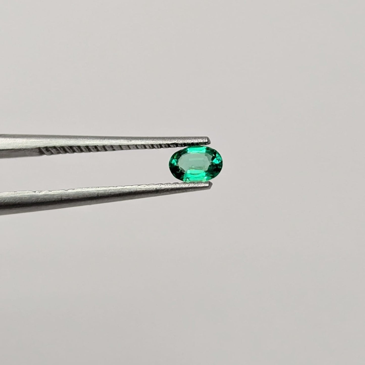 Esmeralda Facetado Ovalado 4 mm x 3 mm