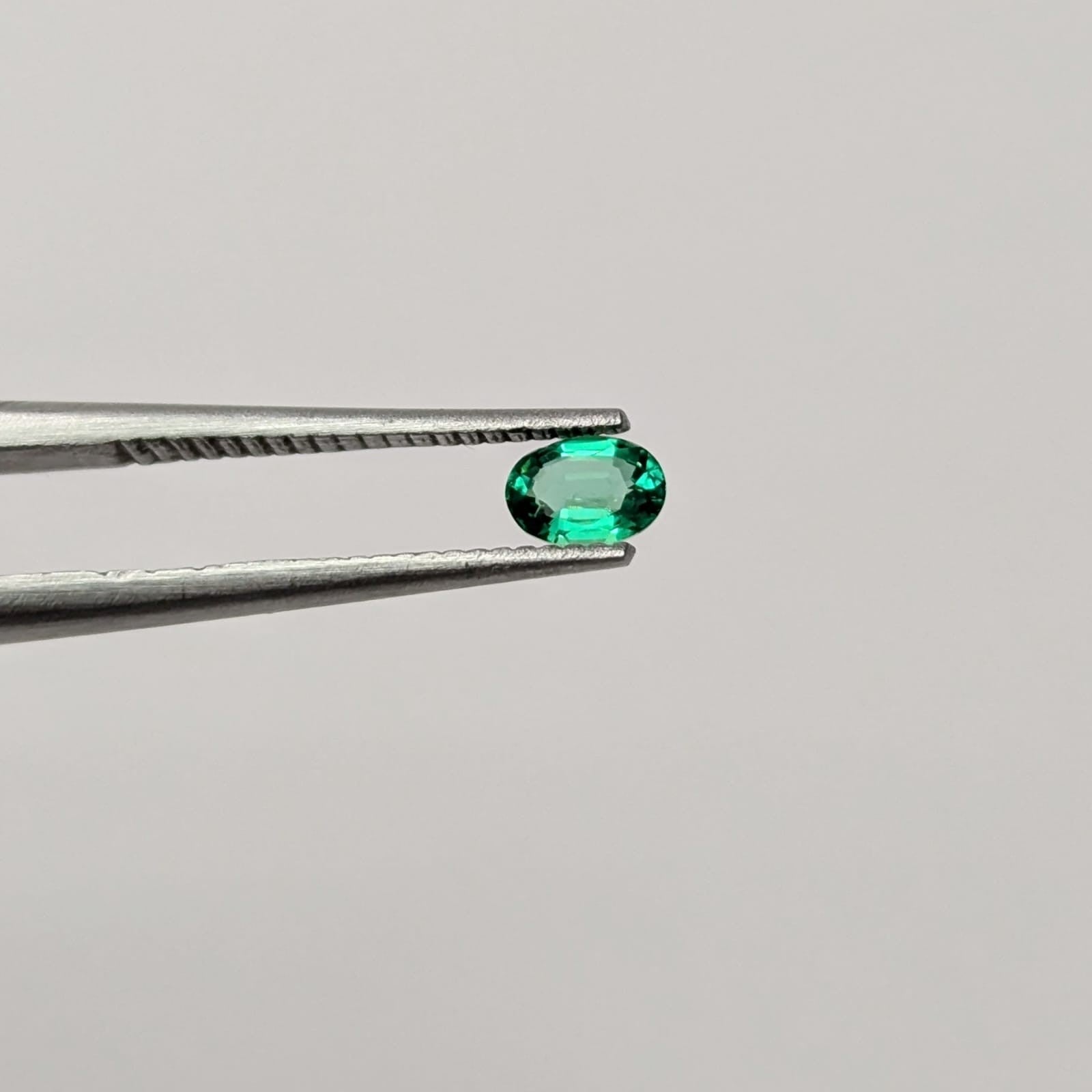 Esmeralda Facetado Ovalado 4 mm x 3 mm
