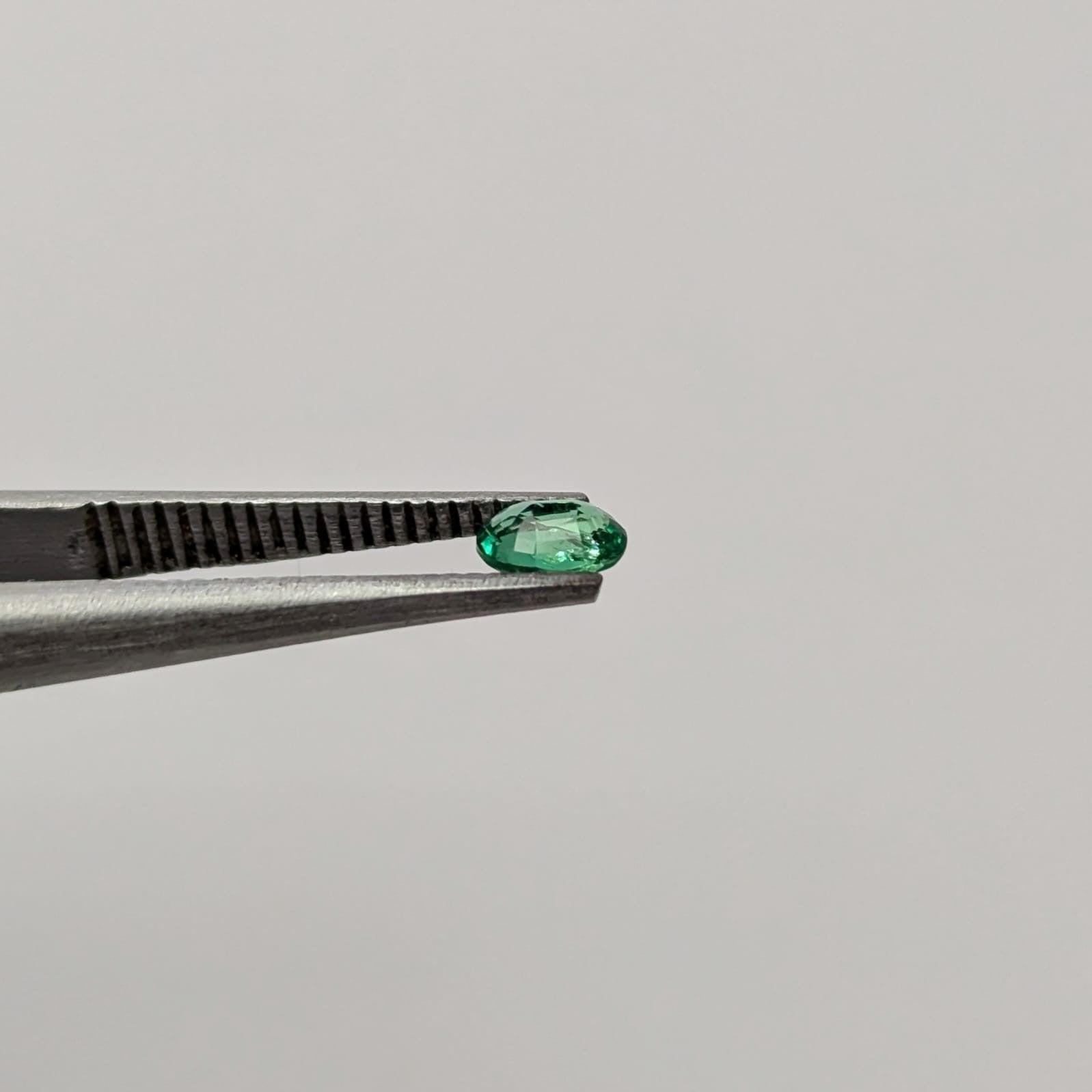 Esmeralda Facetado Ovalado 4 mm x 3 mm