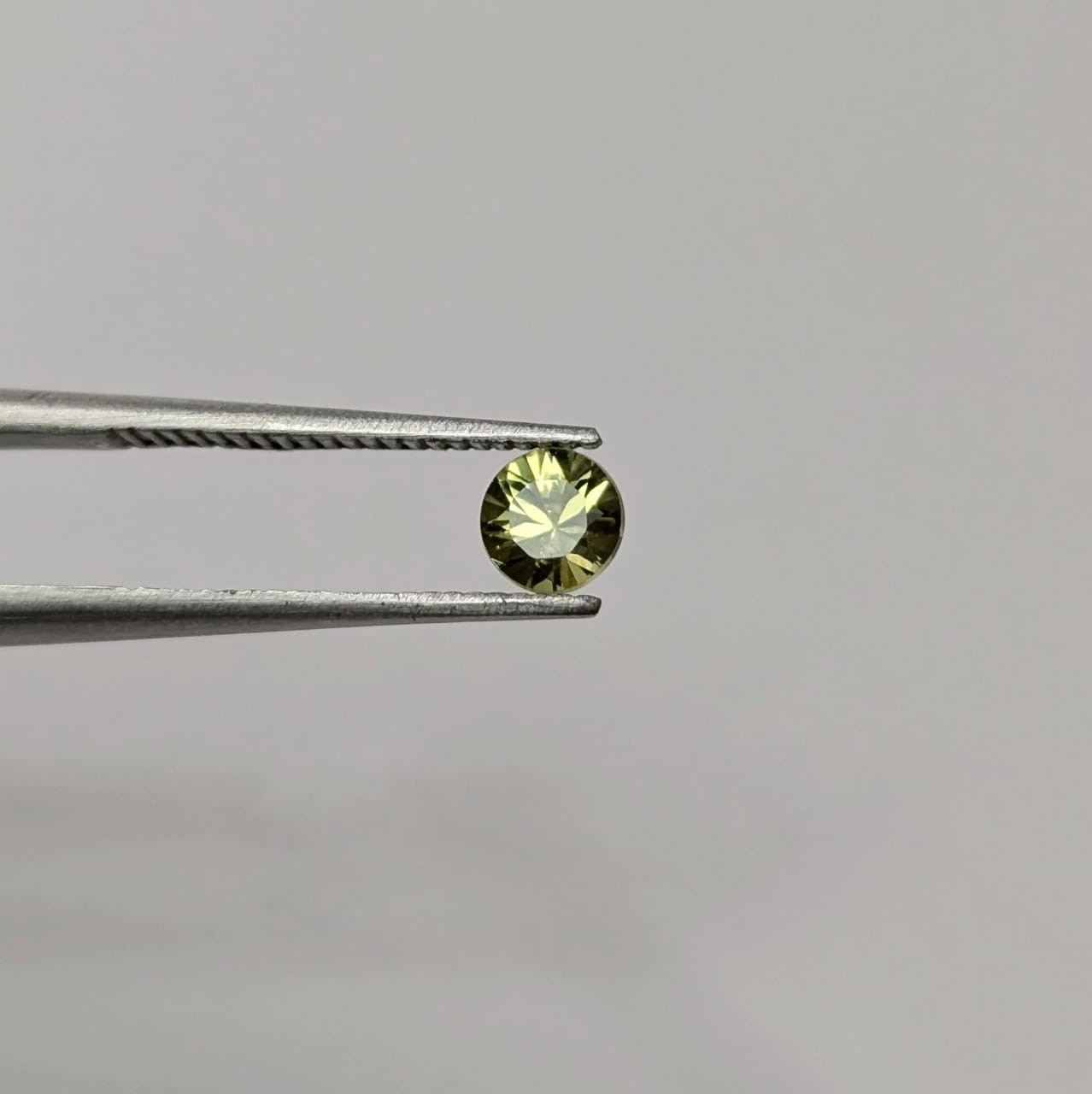Zafiro Verde Facetado Redondo 4 mm