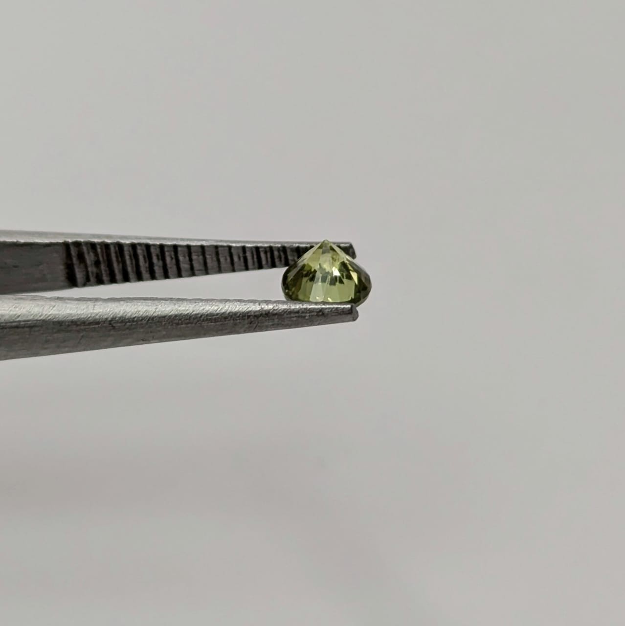Zafiro Verde Facetado Redondo 4 mm