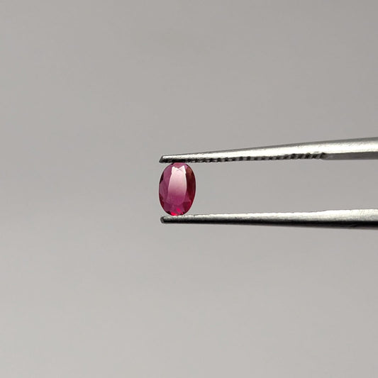 Espinela Roja Facetado Ovalado 4.5 mm x 3 mm
