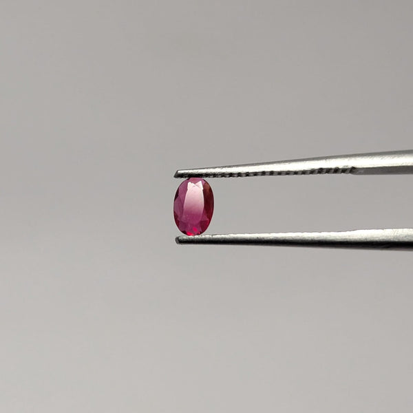 Espinela Roja Facetado Ovalado 4.5 mm x 3 mm