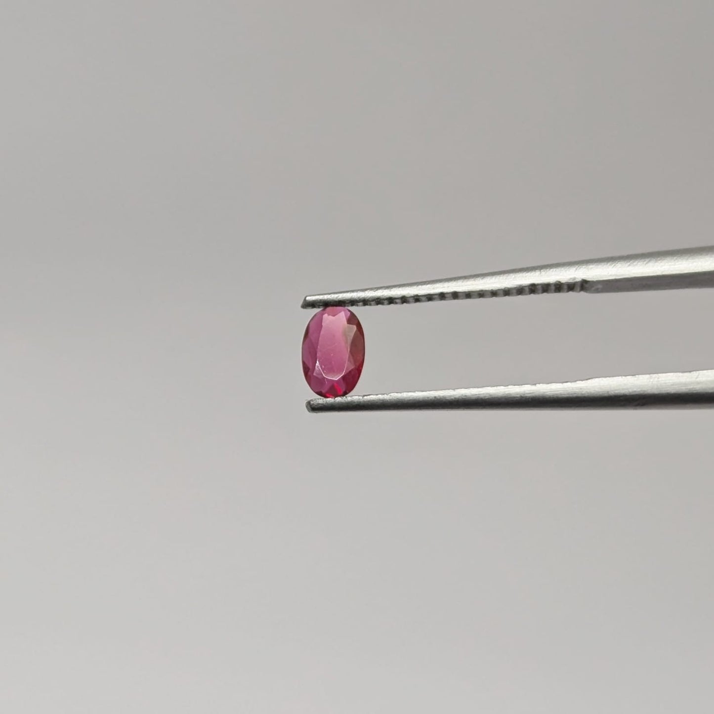 Espinela Roja Facetado Ovalado 4.5 mm x 3 mm