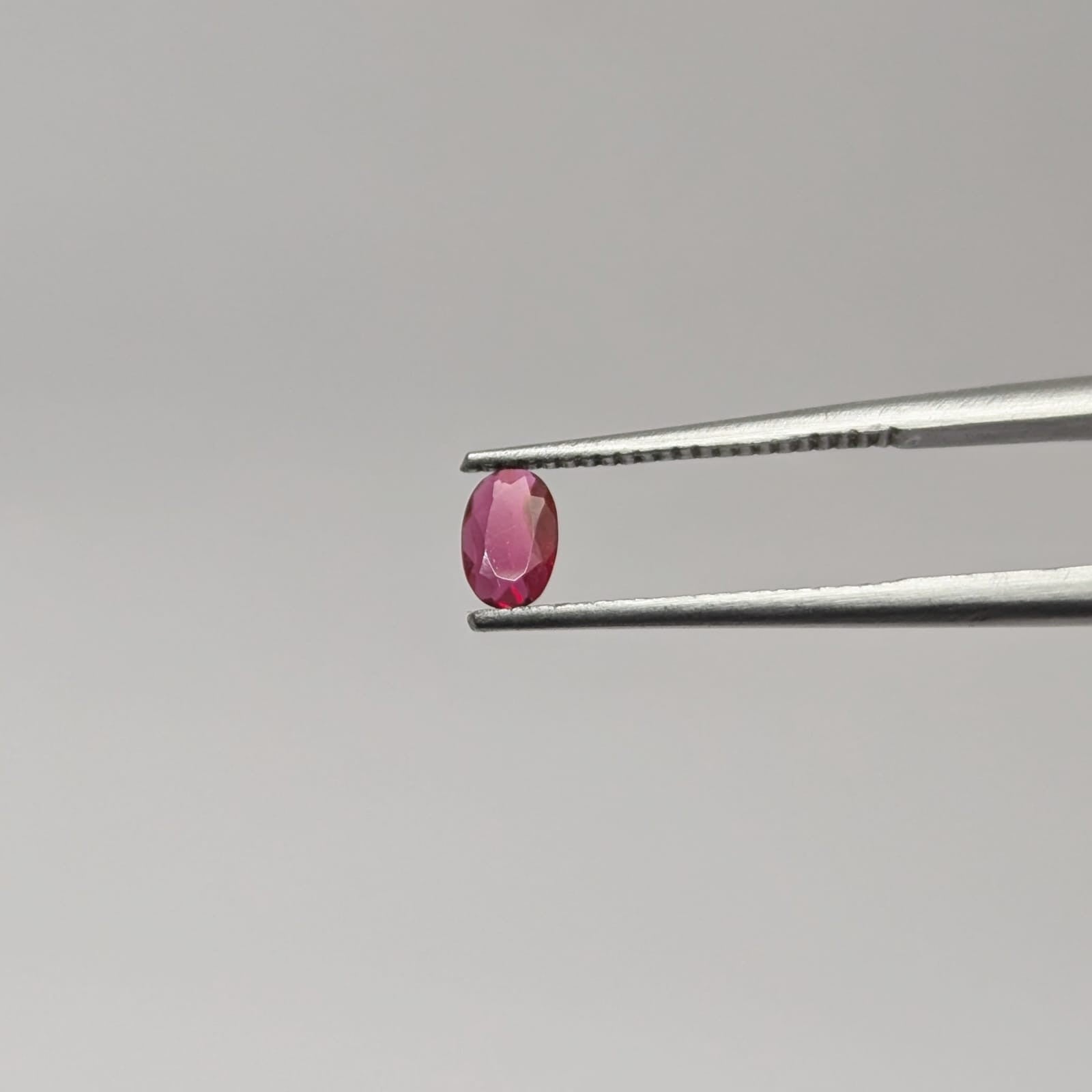 Espinela Roja Facetado Ovalado 4.5 mm x 3 mm