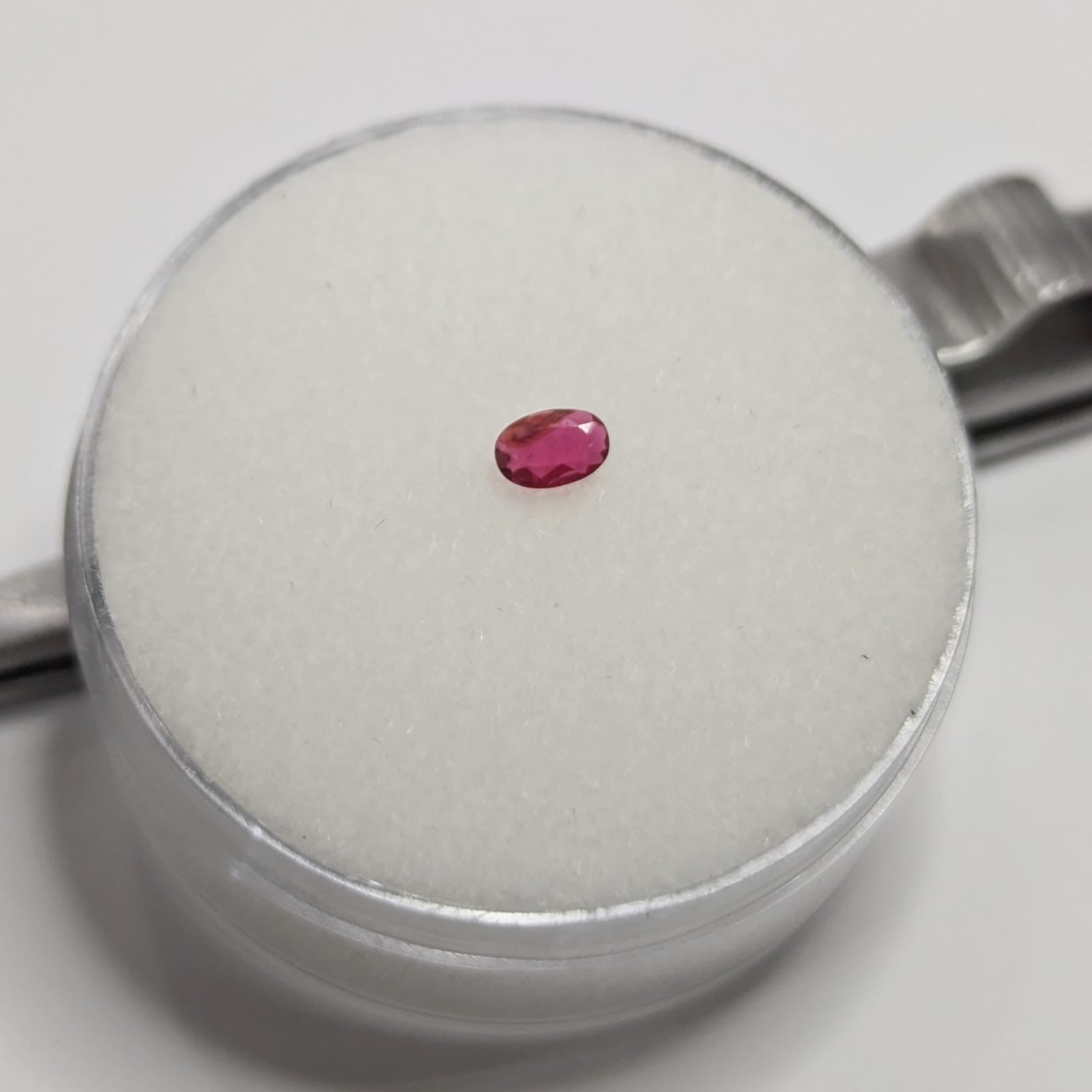 Espinela Roja Facetado Ovalado 4.5 mm x 3 mm