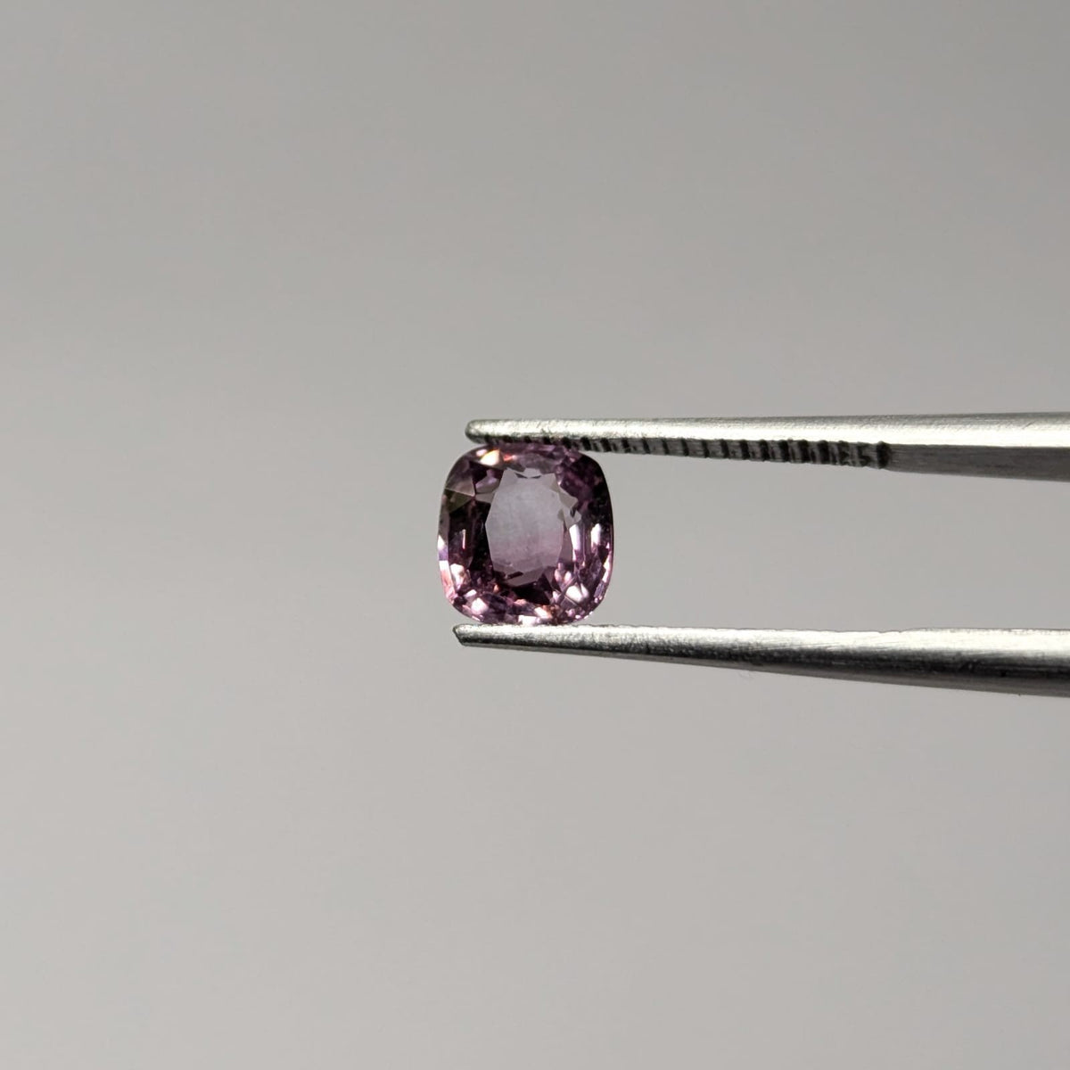 Espinela morada 5.88 x 5.36 mm