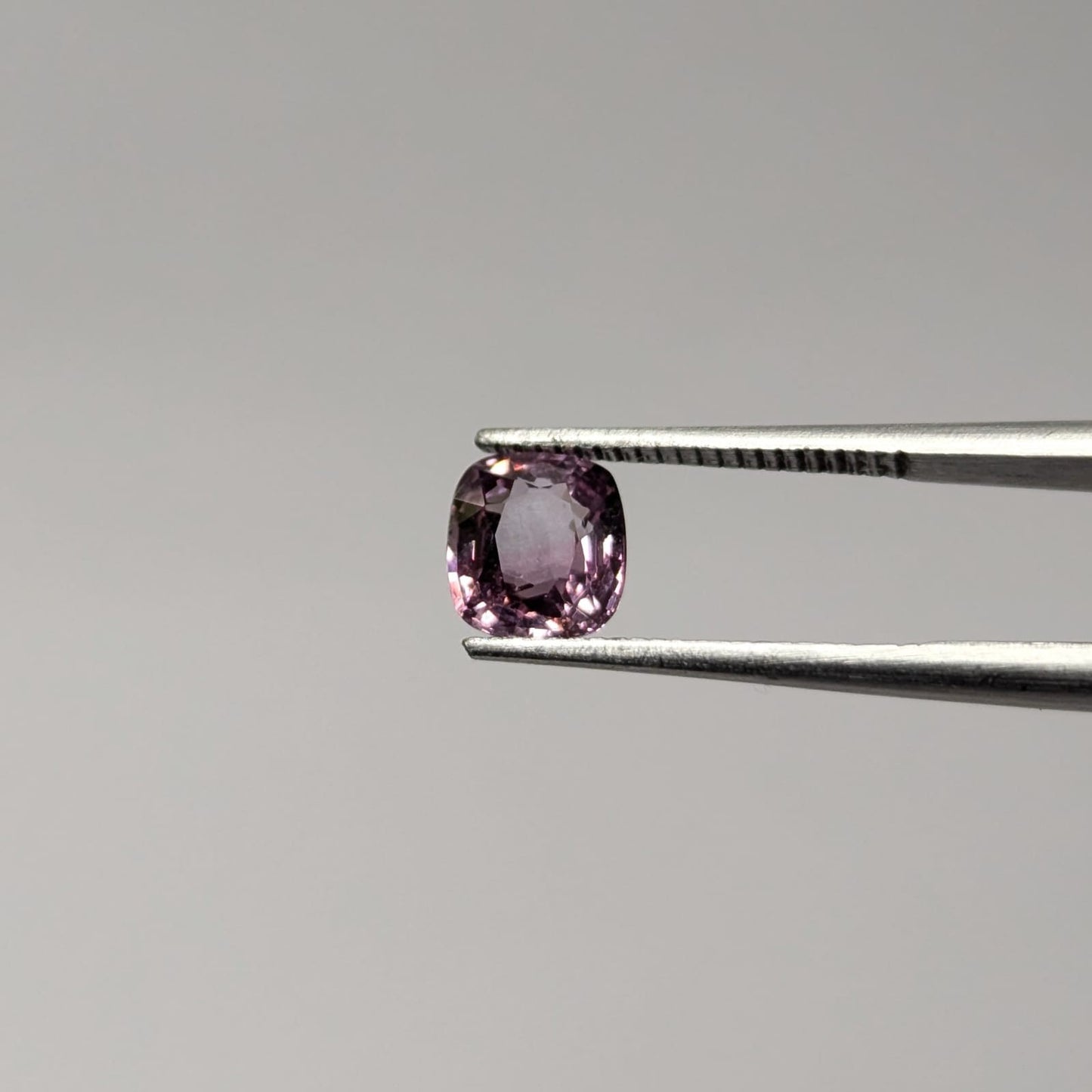 Espinela morada 5.88 x 5.36 mm