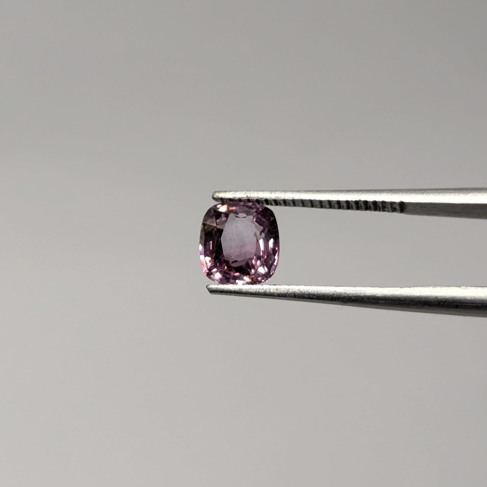 Espinela morada 5.88 x 5.36 mm