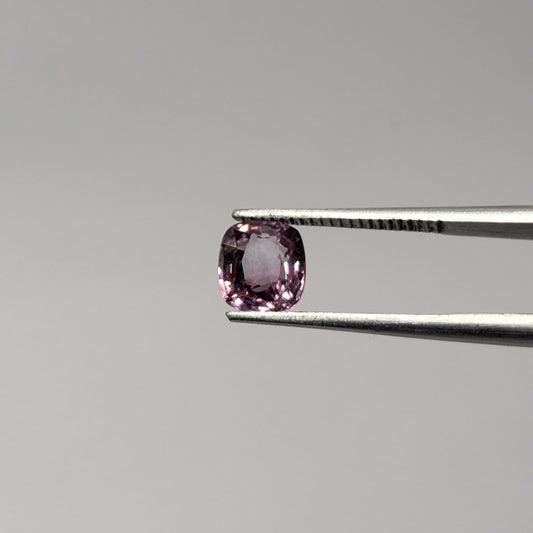Espinela morada 5.88 x 5.36 mm