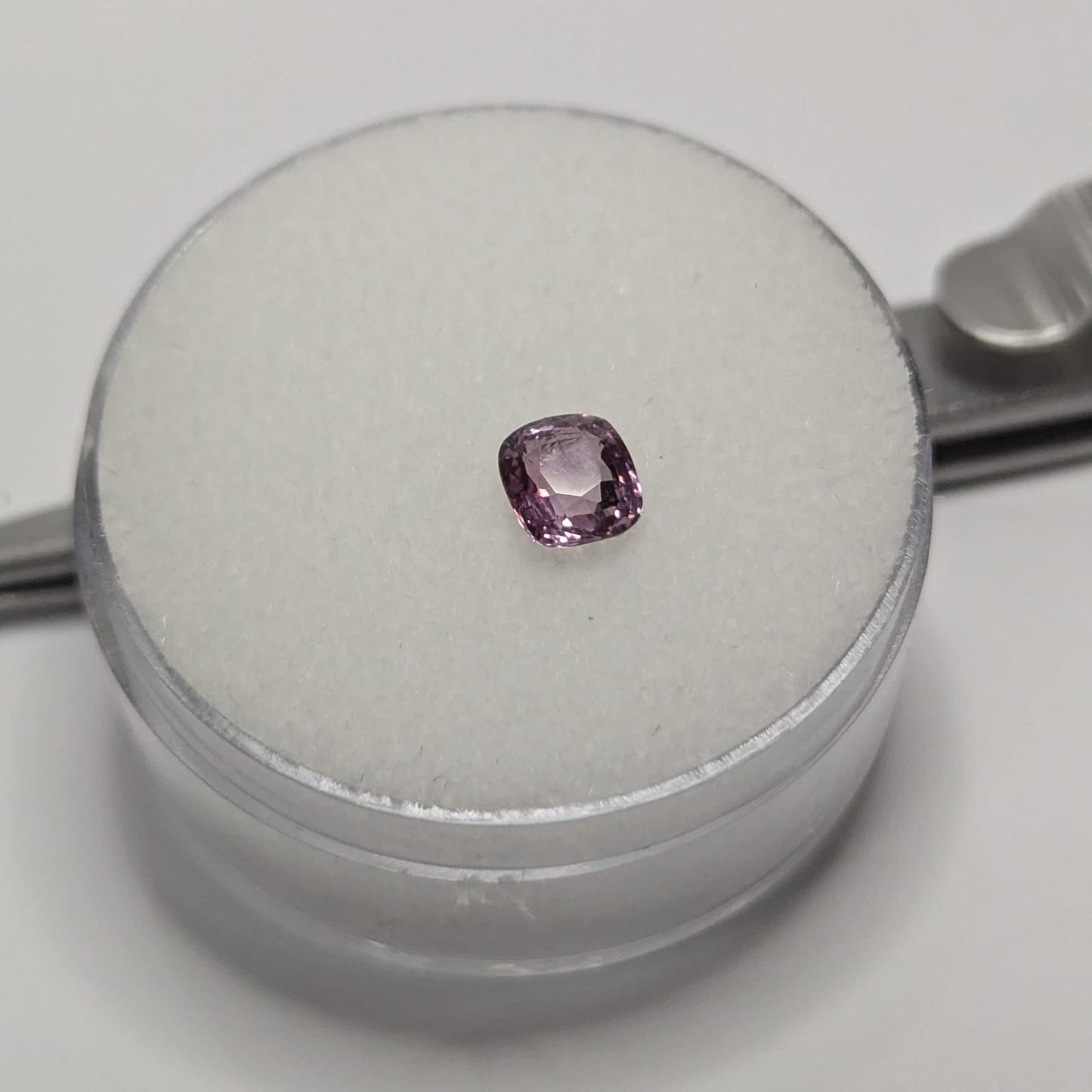 Espinela morada 5.88 x 5.36 mm