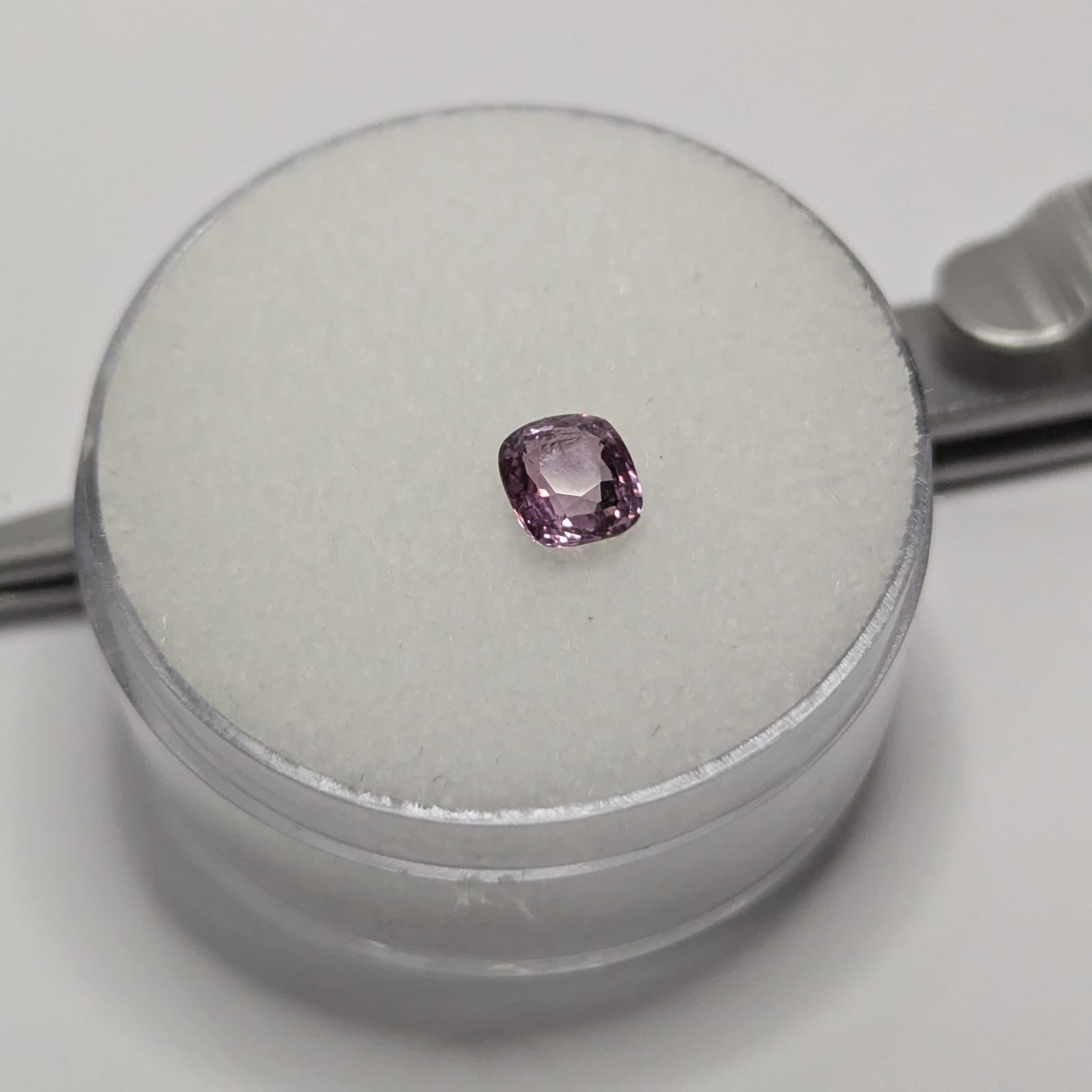 Espinela morada 5.88 x 5.36 mm