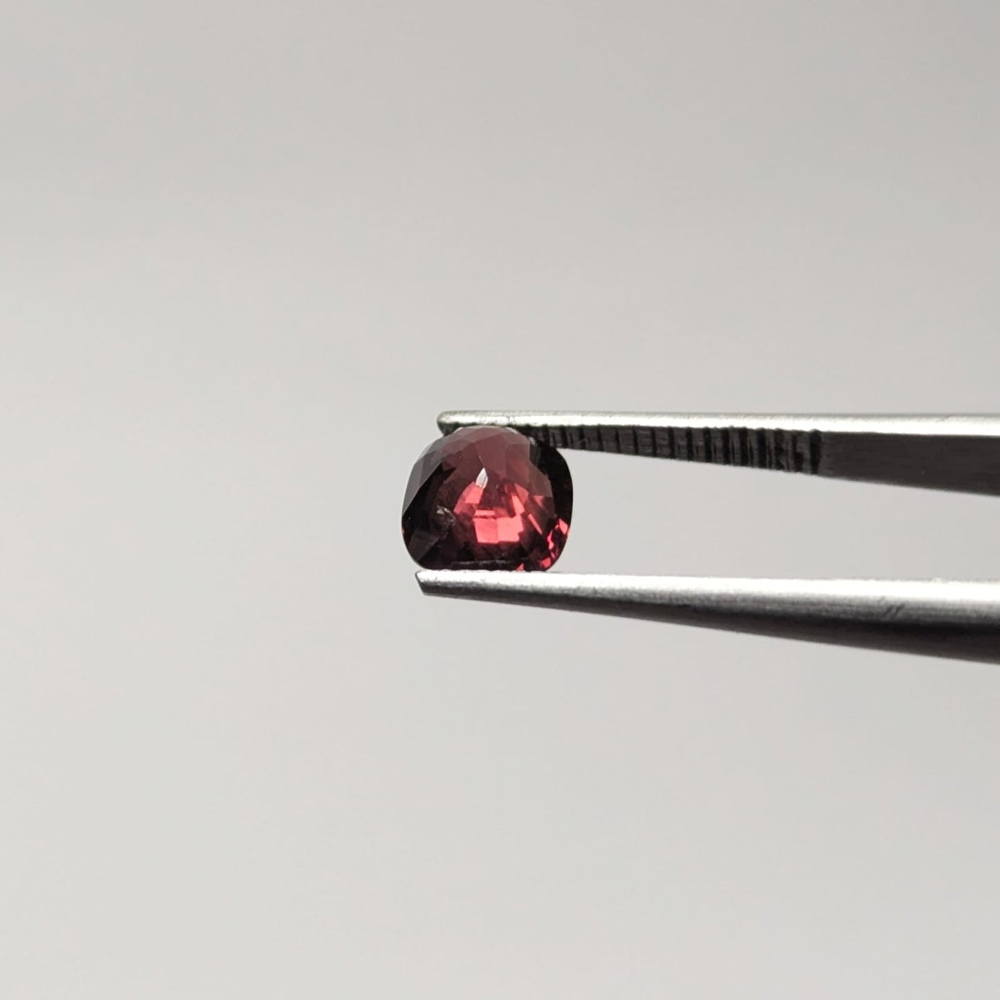 Espinela Rojo 6.12 x 5.6 mm