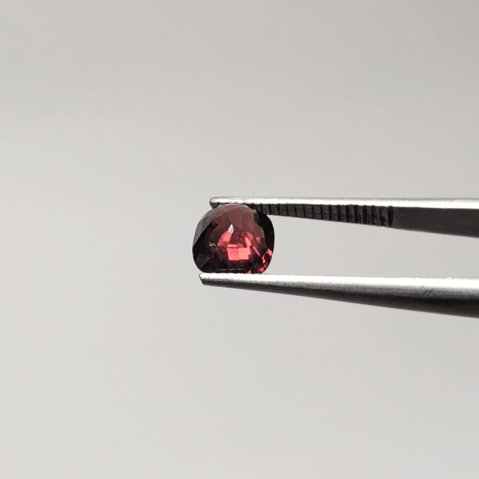 Espinela Rojo 6.12 x 5.6 mm