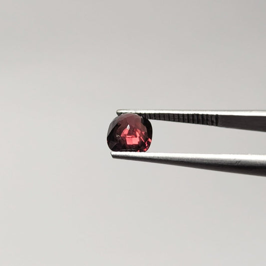 Espinela Rojo 6.12 x 5.6 mm