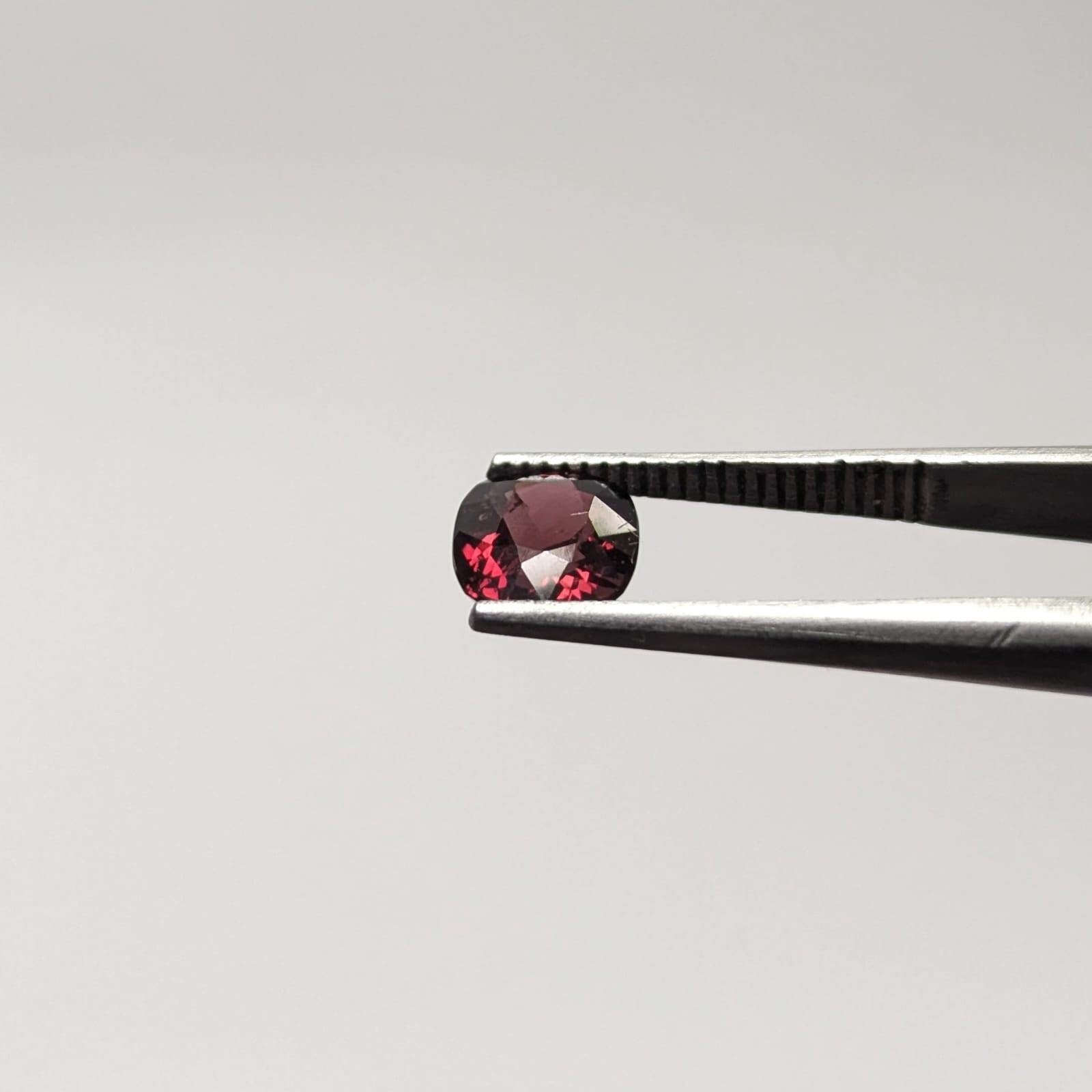 Espinela Rojo 6.12 x 5.6 mm