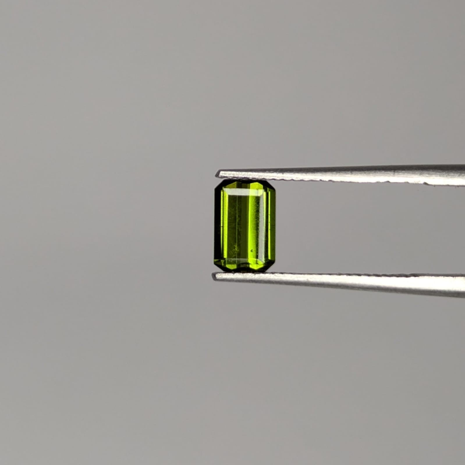 Turmalina Verde Facetado Rectangular 4 x 6 mm