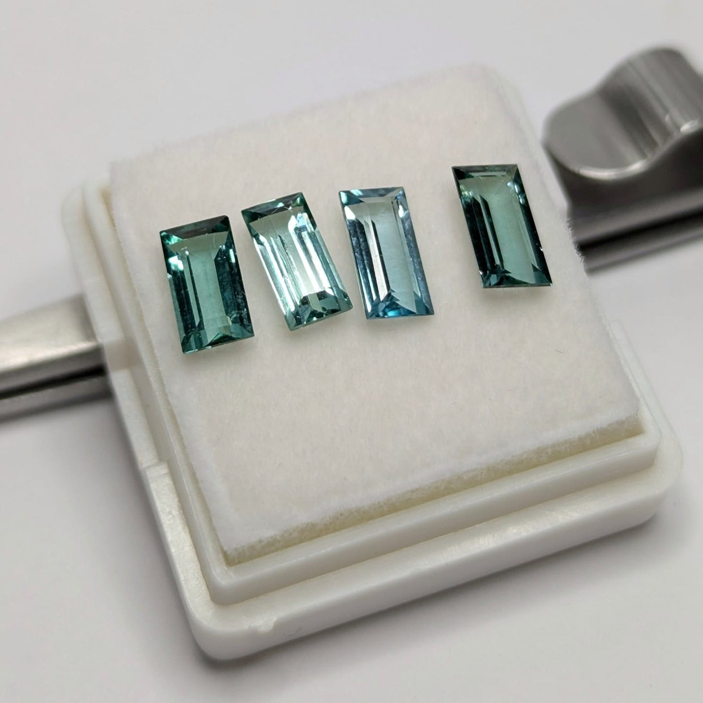 Turmalina Indicolita Facetado Rectangular 8 mm x 4 mm
